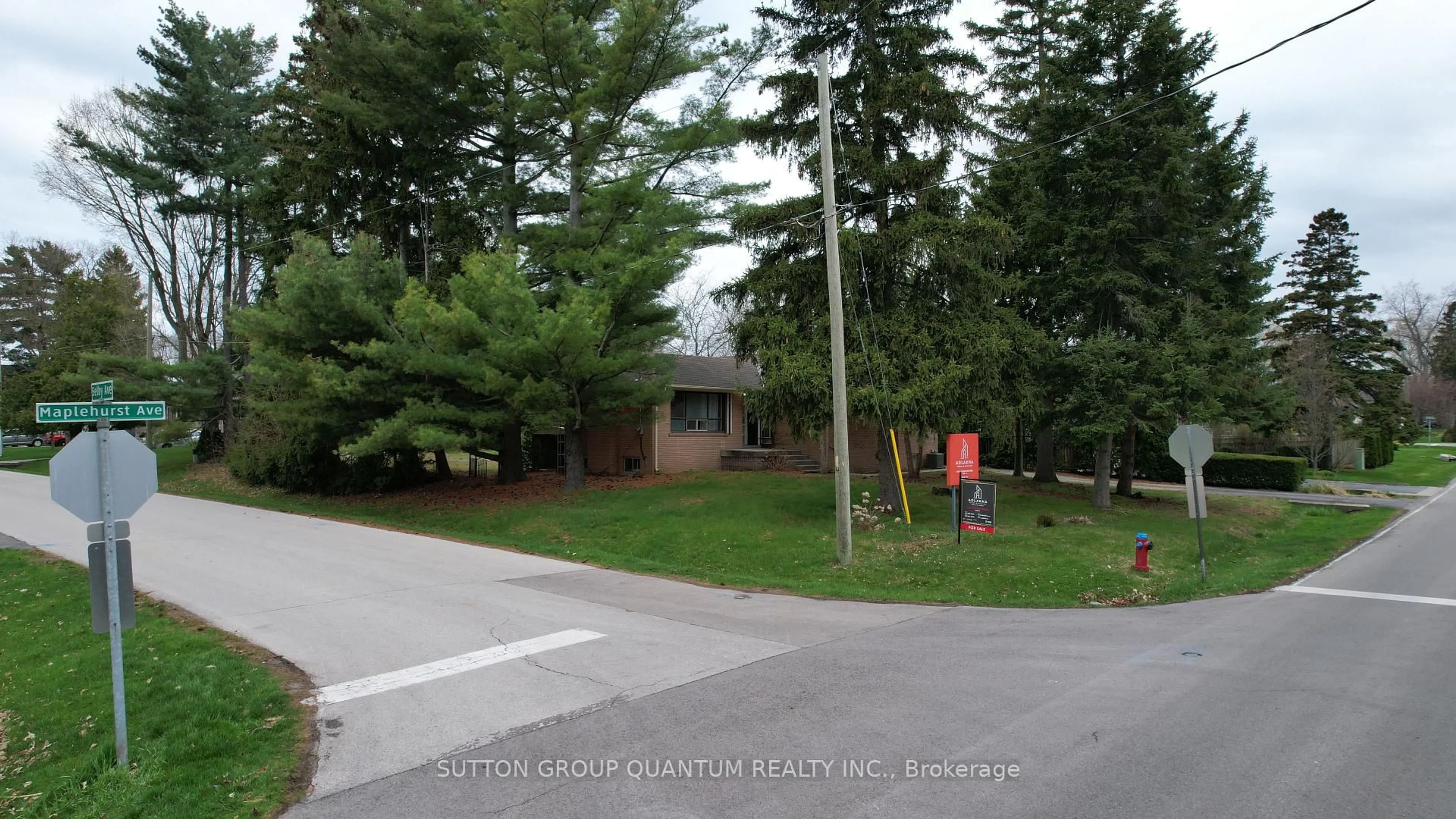 Blurry image for 394 Maplehurst Ave, Oakville Ontario L6L 4Y6