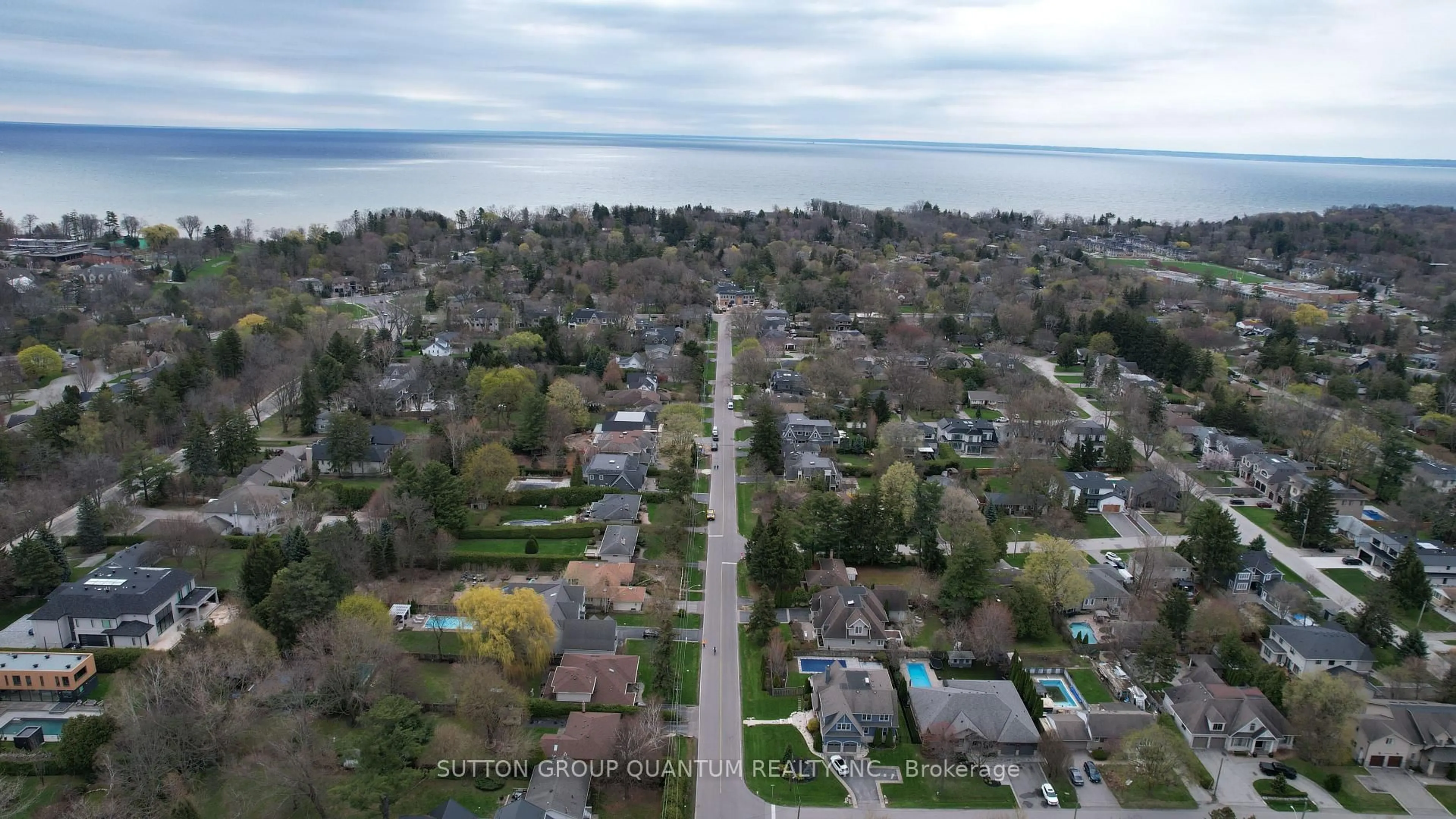 A pic from outside/outdoor area/front of a property/back of a property/a pic from drone, water/lake/river/ocean view for 394 Maplehurst Ave, Oakville Ontario L6L 4Y6