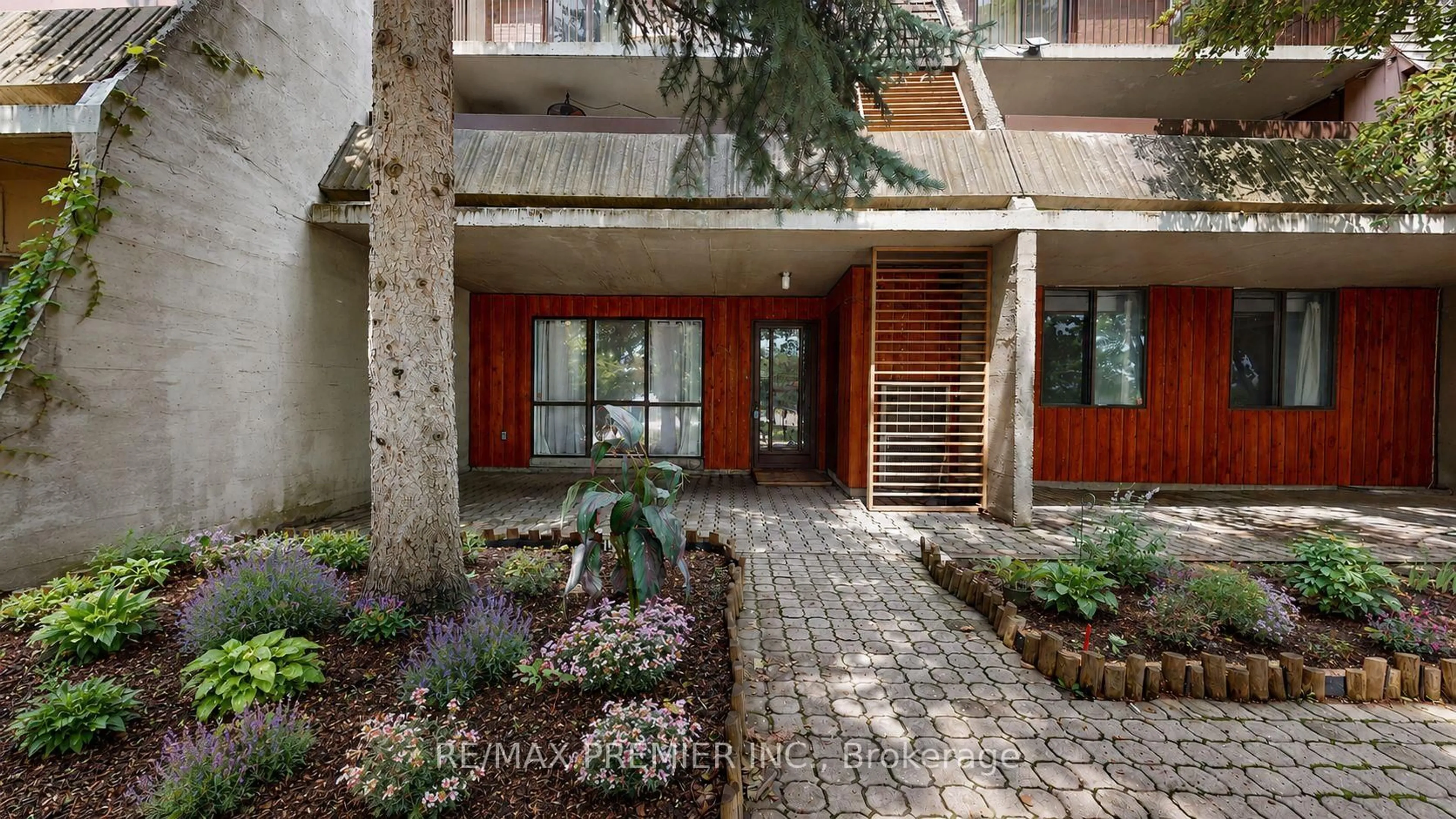 Indoor entryway for 1250 Mississauga Valley Blvd #51, Mississauga Ontario L5A 3R6