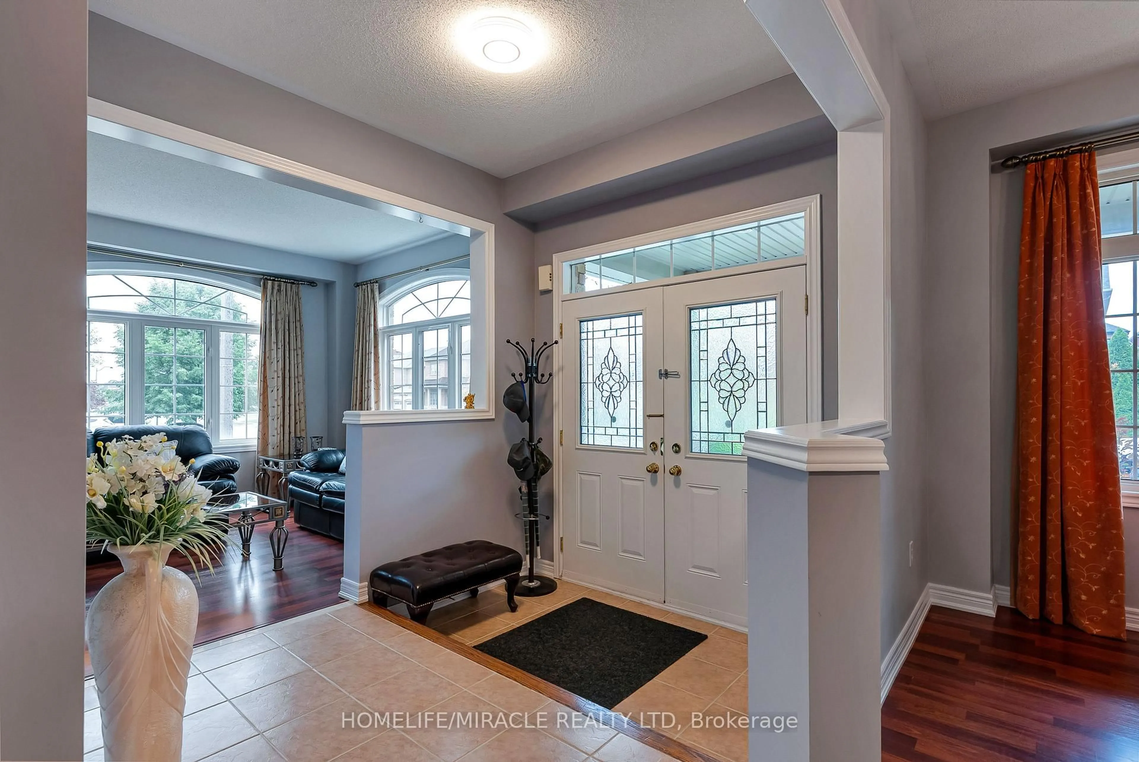 Indoor entryway for 9 Peridot Rd, Brampton Ontario L6P 0Z6