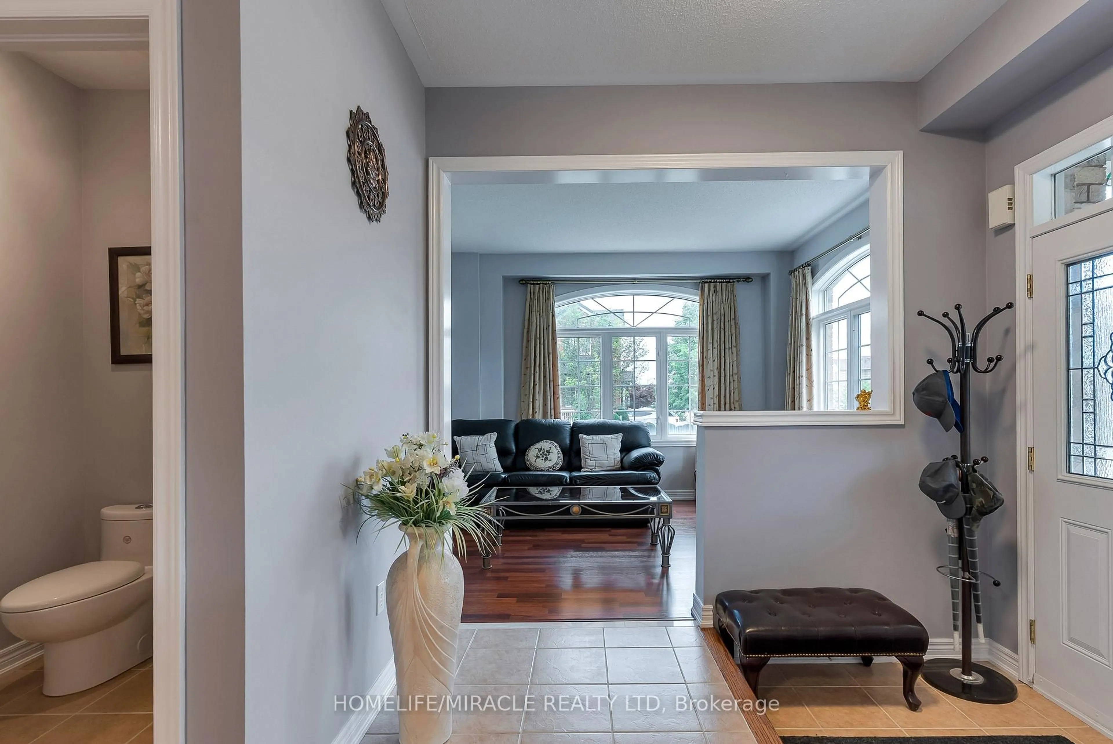 Indoor entryway for 9 Peridot Rd, Brampton Ontario L6P 0Z6