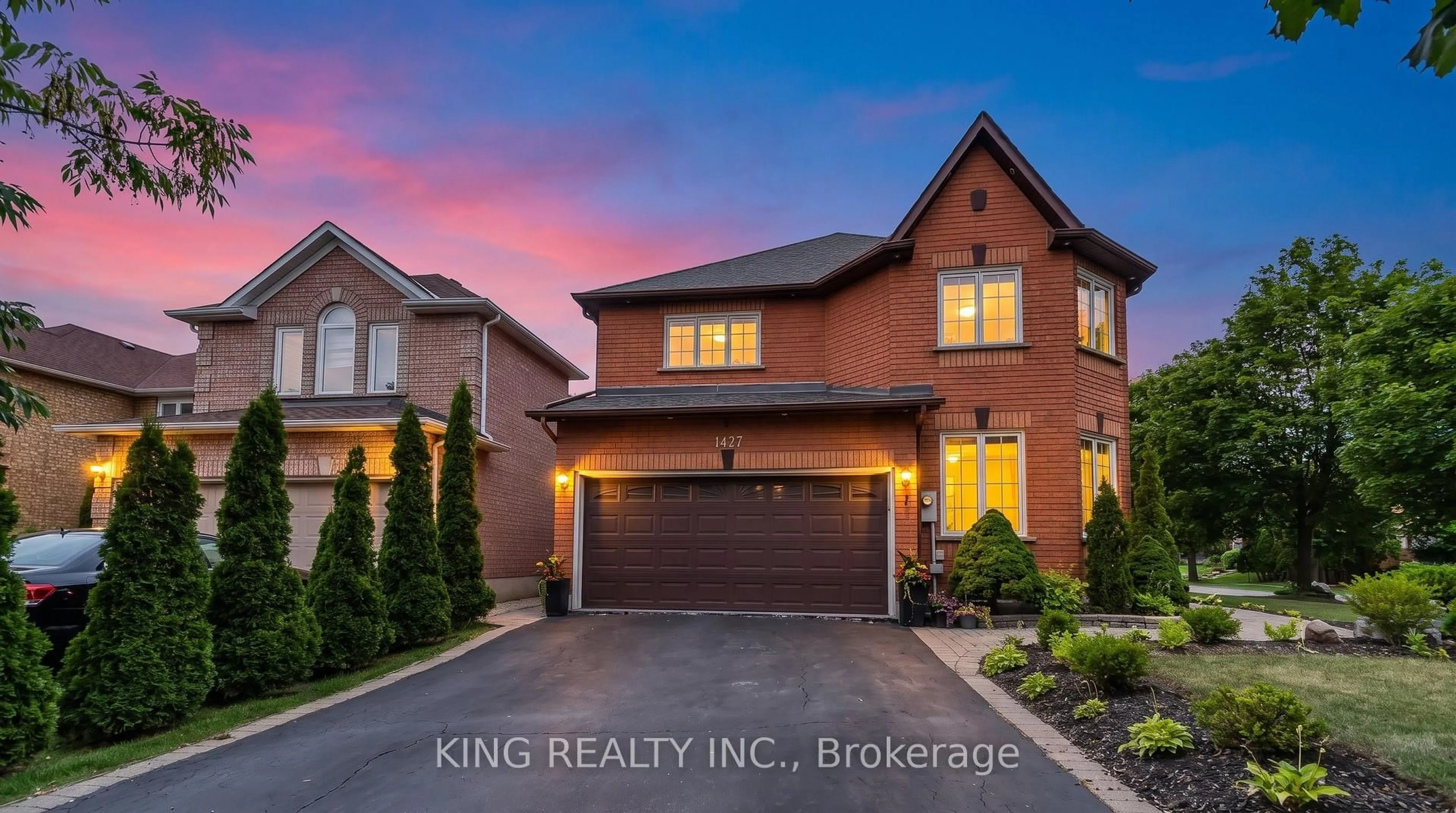 Home with brick exterior material, building for 1427 Grossi St, Mississauga Ontario L5V 1T9