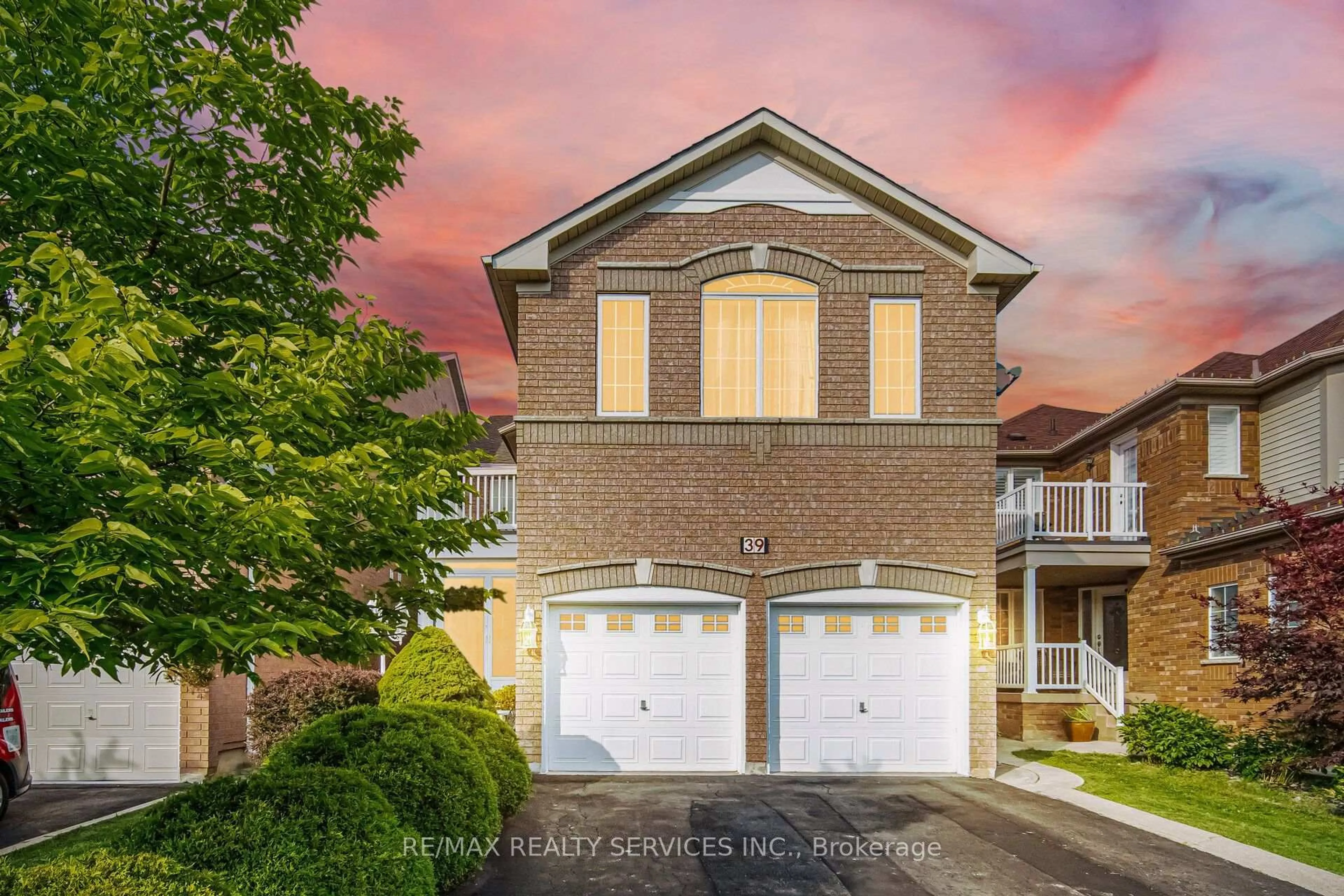 Home with brick exterior material, street for 39 LEGEND Lane, Brampton Ontario L6X 5B6