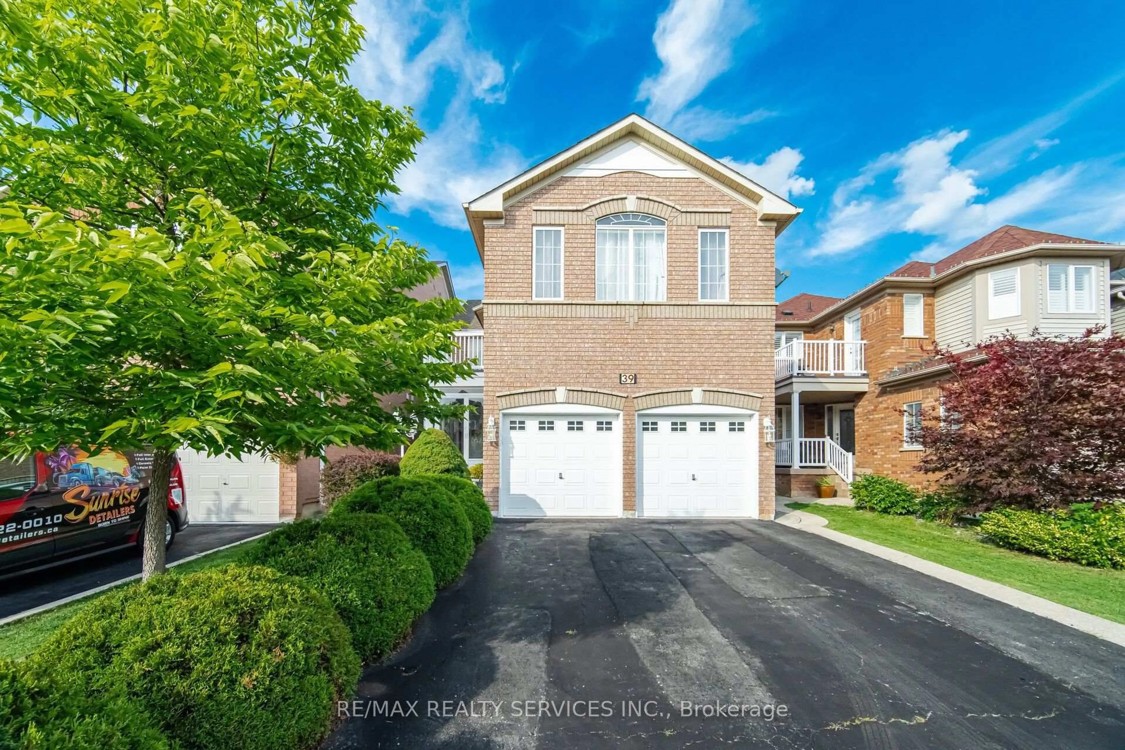 Home with brick exterior material, street for 39 LEGEND Lane, Brampton Ontario L6X 5B6