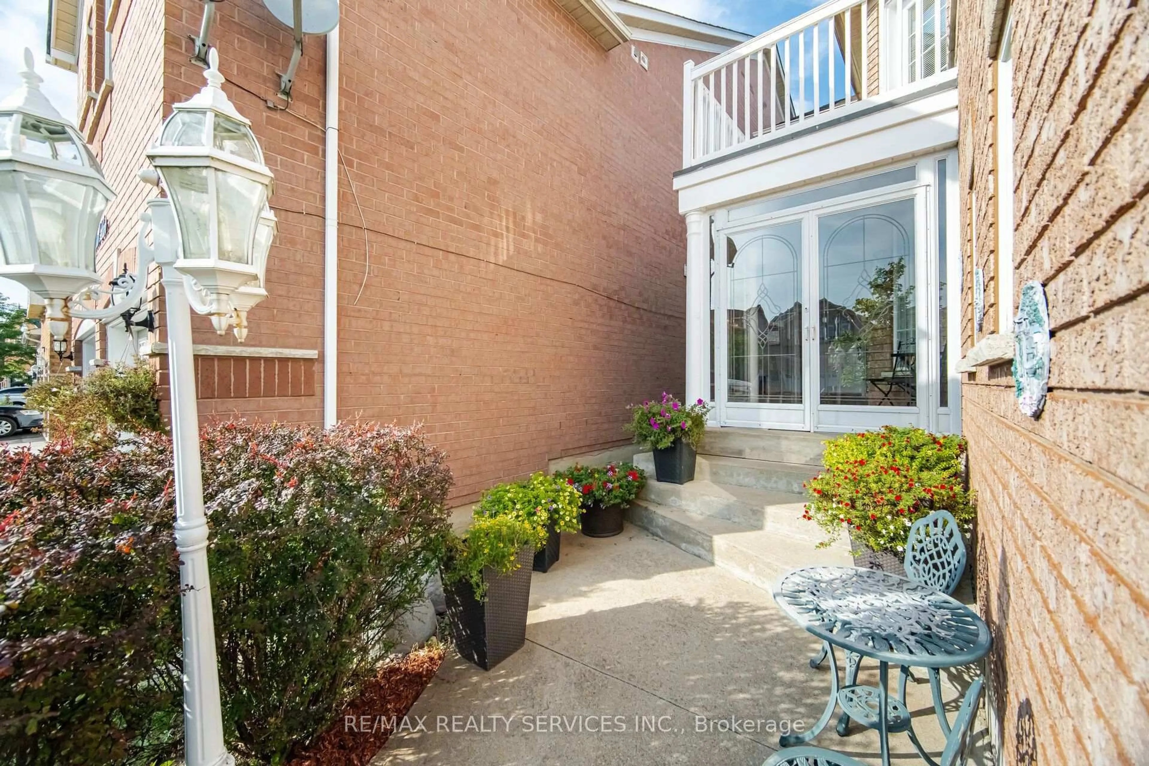 Patio, street for 39 LEGEND Lane, Brampton Ontario L6X 5B6