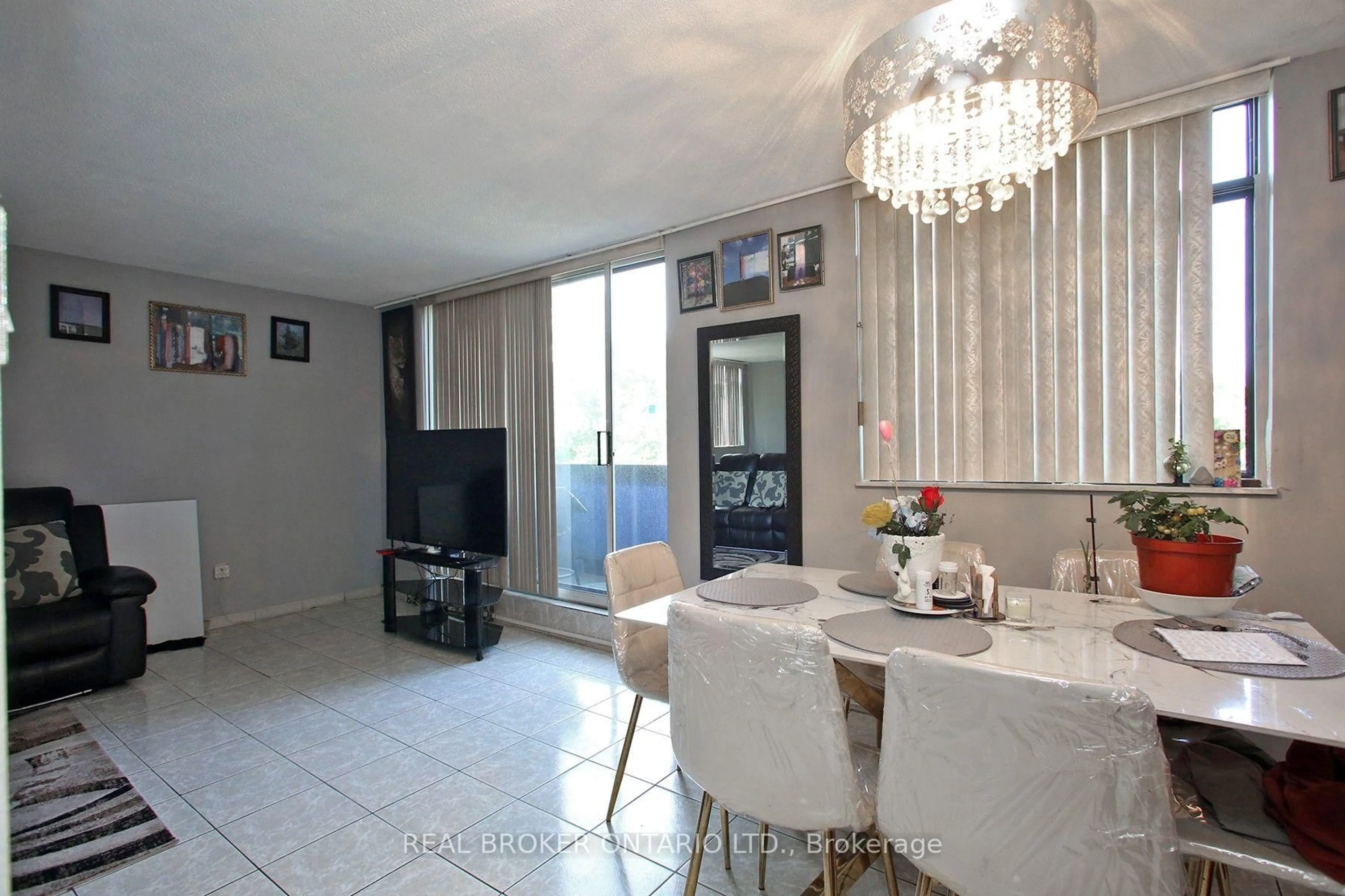 Dining room, ceramic/tile floor for 2645 Jane St #312, Toronto Ontario M3L 2J3