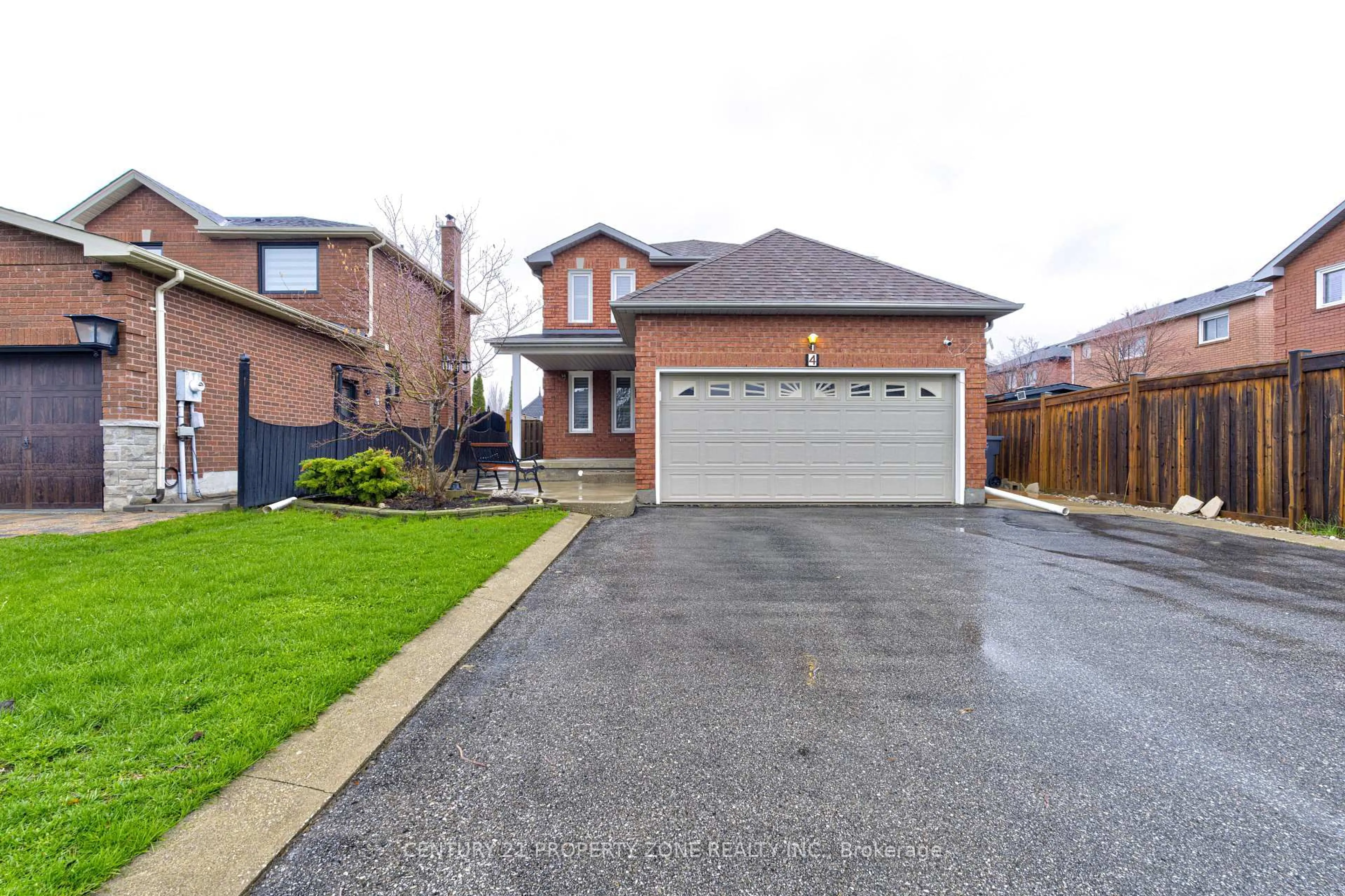 Home with brick exterior material, street for 4 Compton Crt, Caledon Ontario L7E 1L4