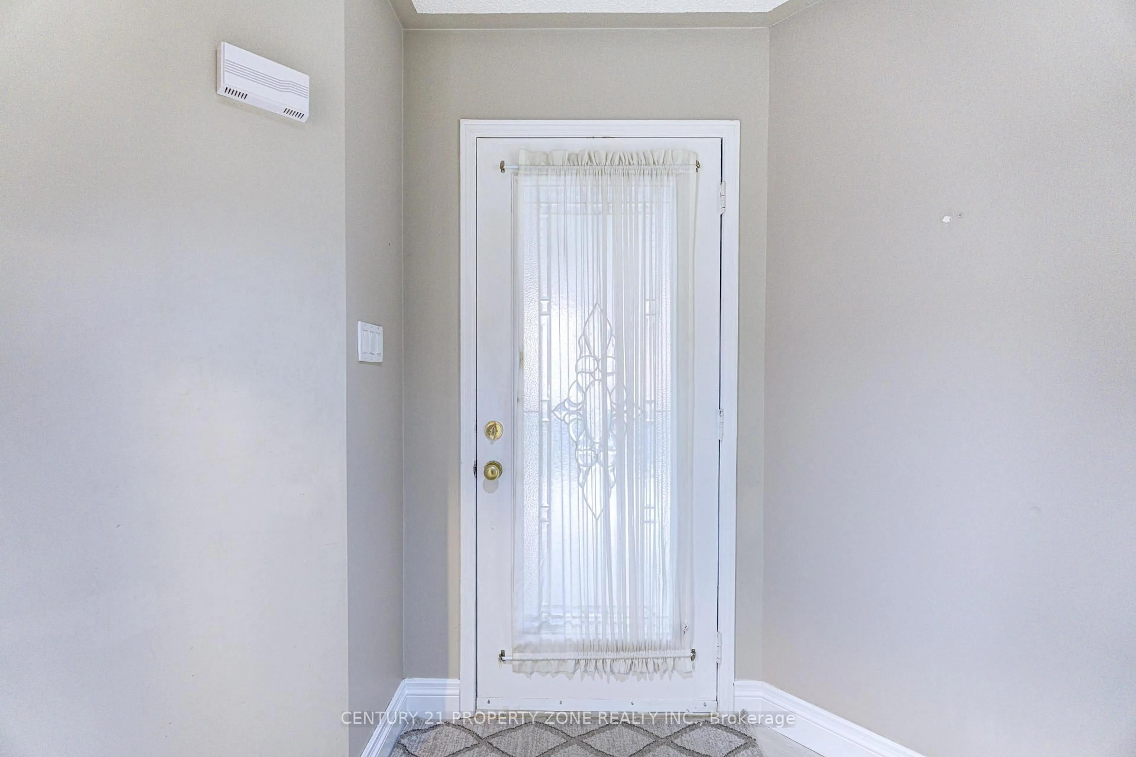 Indoor entryway for 4 Compton Crt, Caledon Ontario L7E 1L4