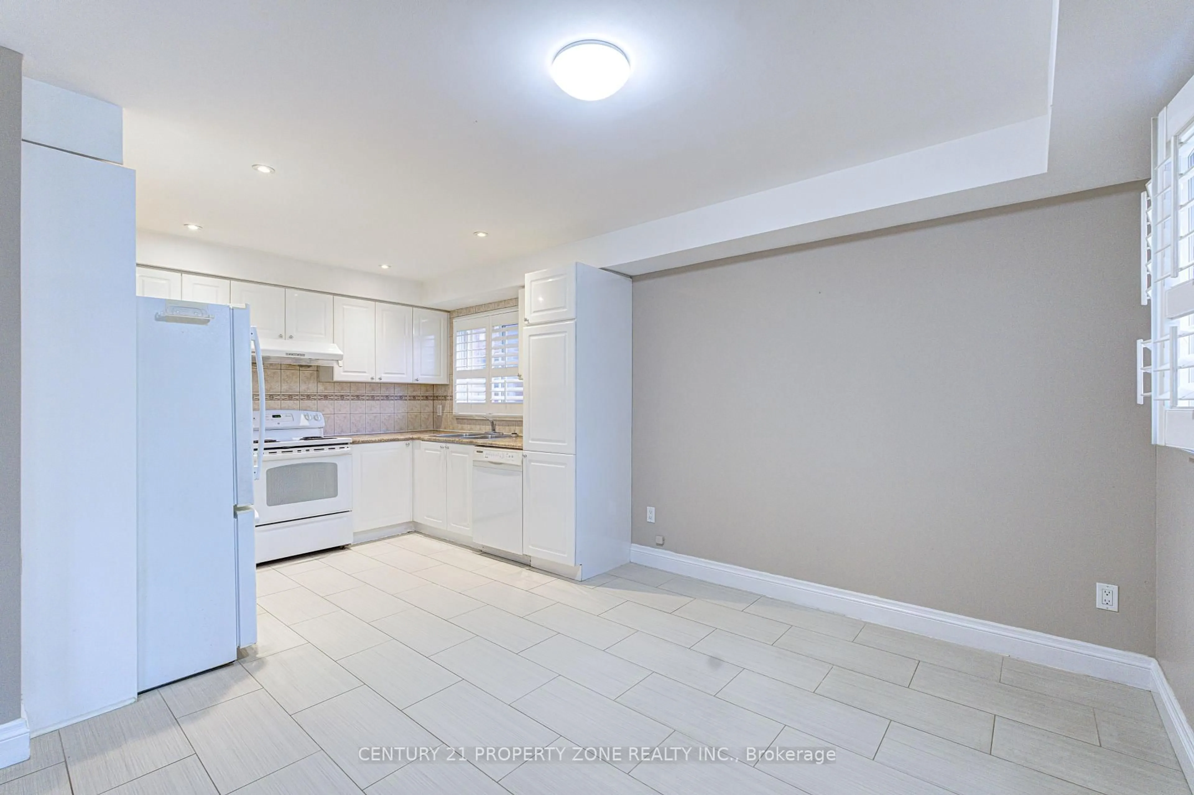 Standard kitchen, unknown for 4 Compton Crt, Caledon Ontario L7E 1L4