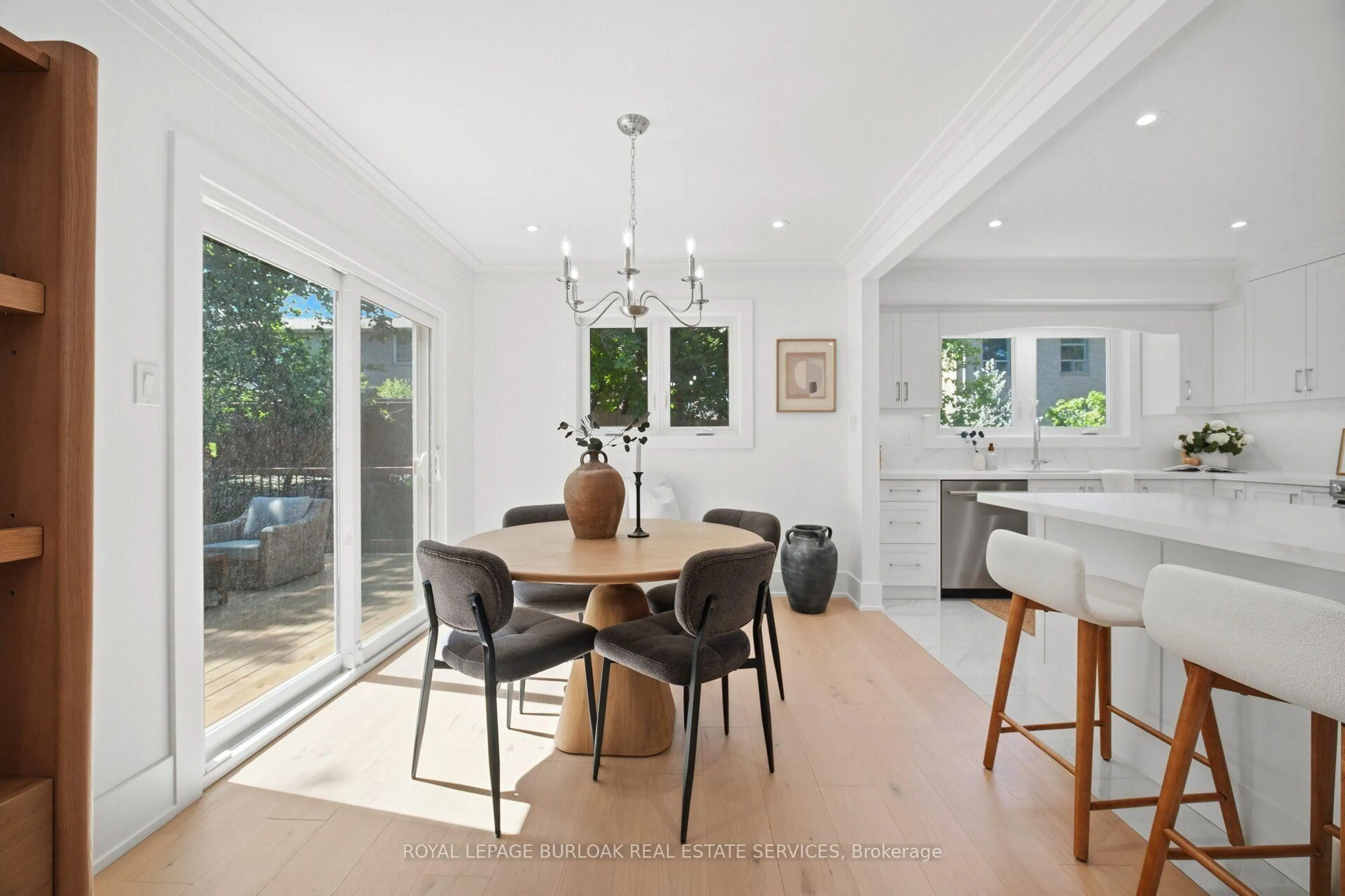 Dining room, unknown for 1379 Christina Crt, Burlington Ontario L7P 2V8