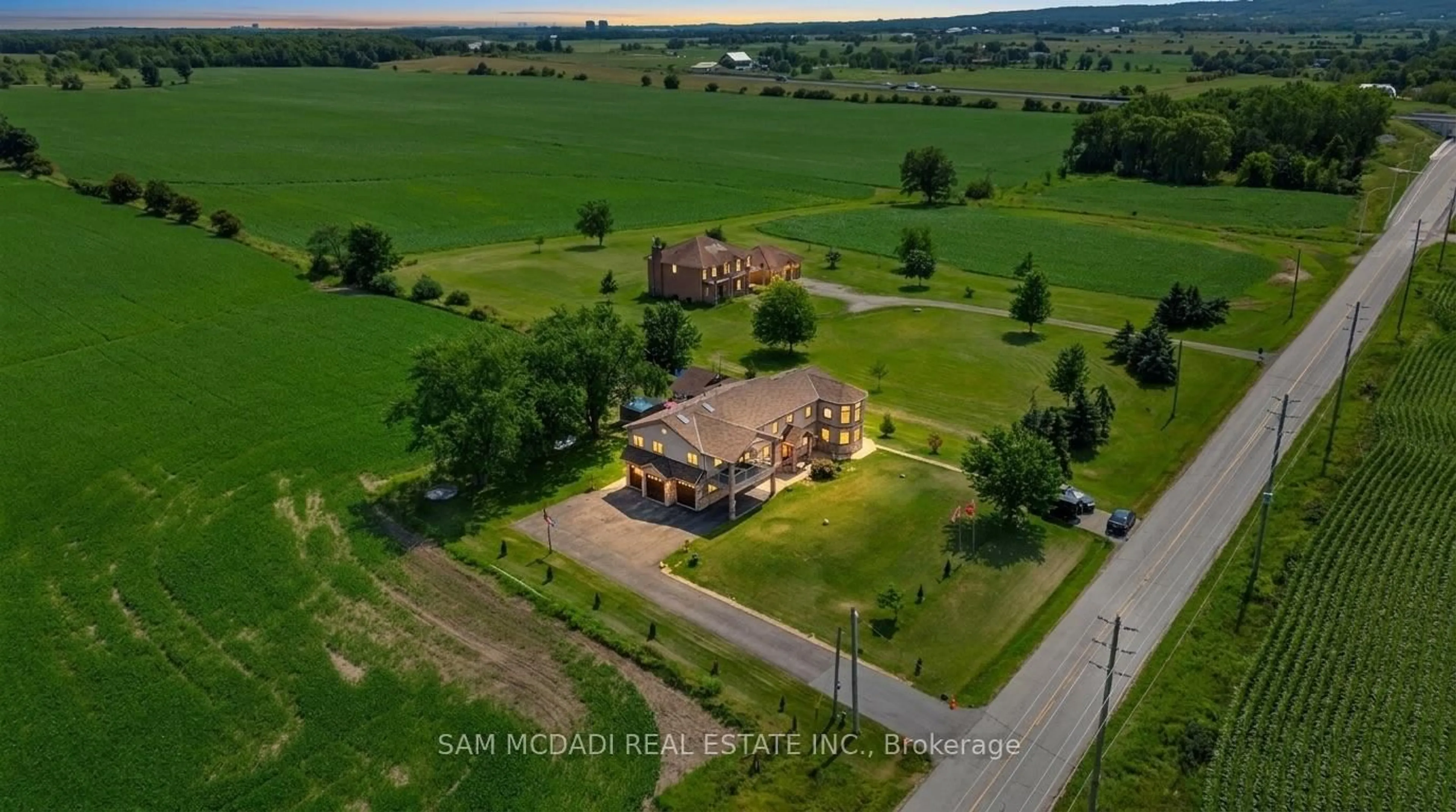 A pic from outside/outdoor area/front of a property/back of a property/a pic from drone, building for 3136 Lower Base Line, Milton Ontario L9E 0K6