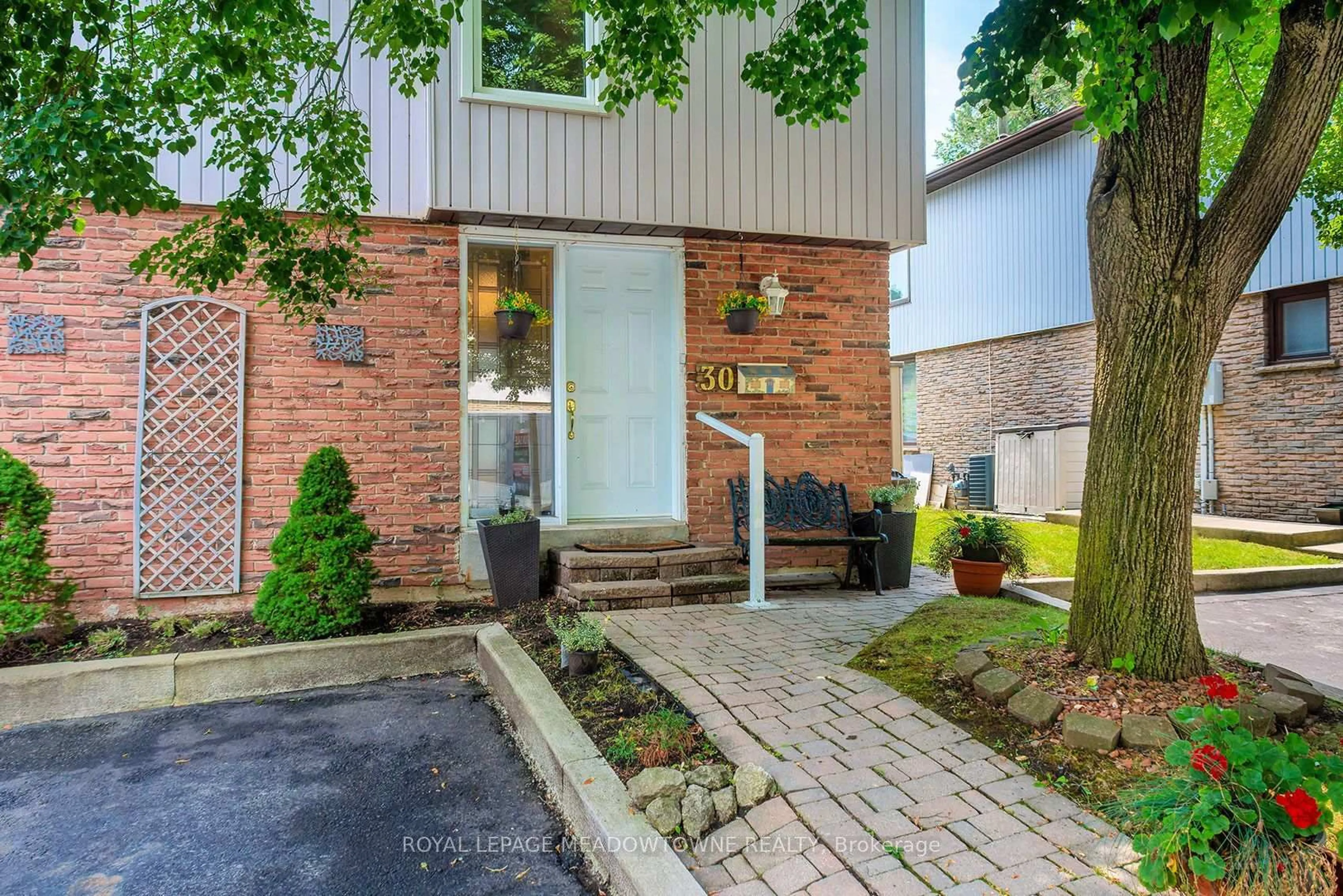 Home with brick exterior material, street for 59 Kenninghall Blvd #30, Mississauga Ontario L5N 1J6
