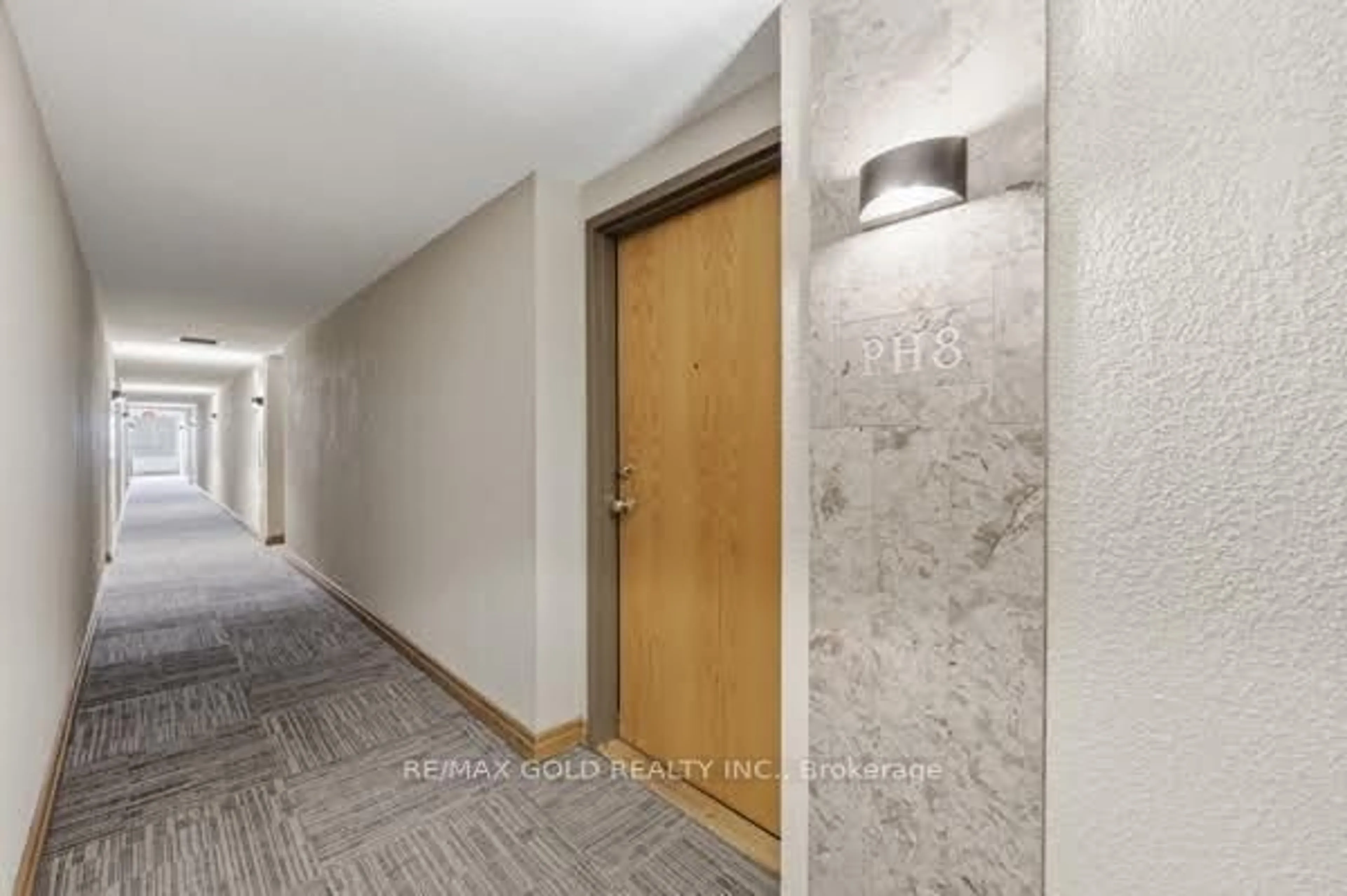 Indoor foyer for 61 Markbrook Lane #ph08, Toronto Ontario M9V 5E7