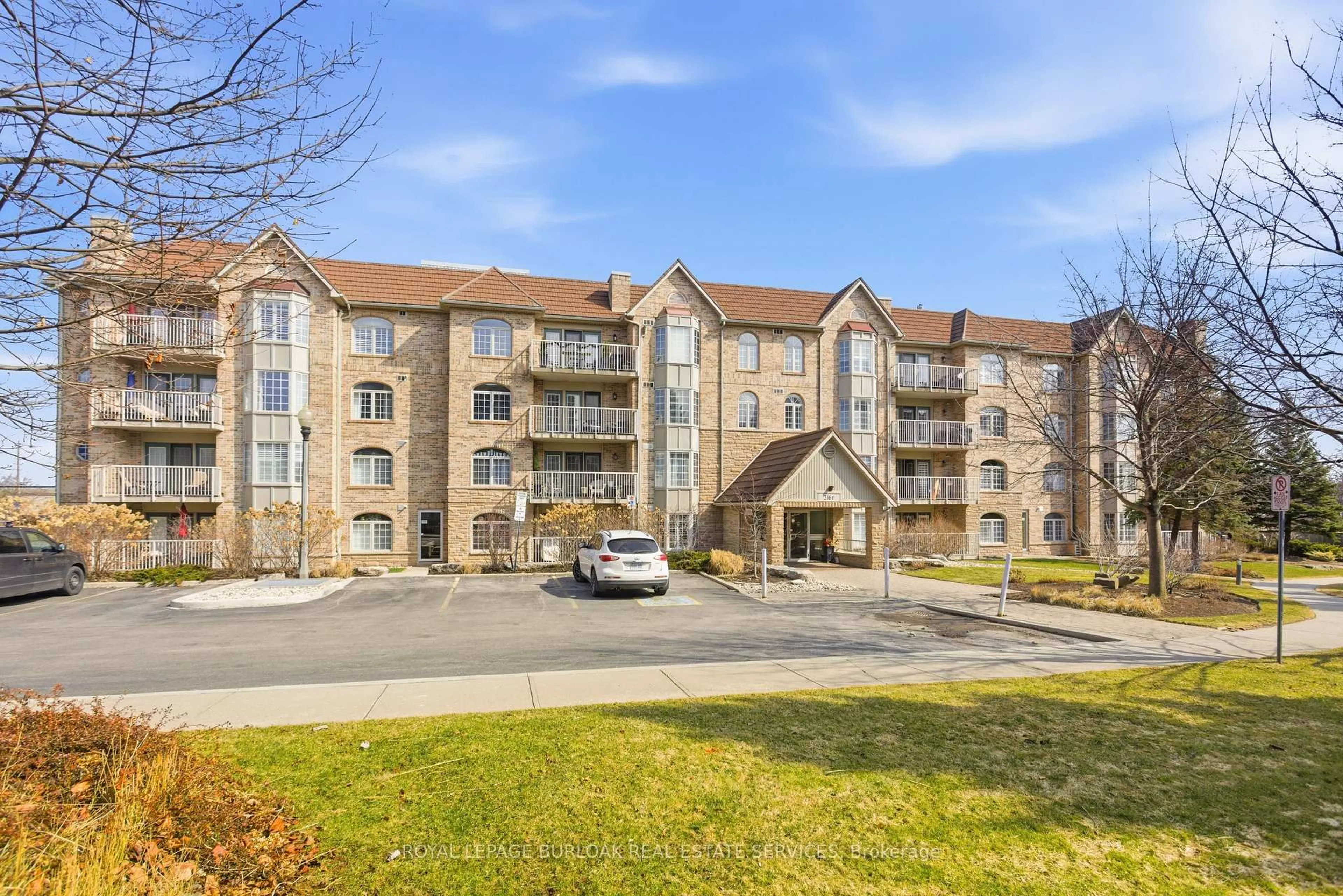 A pic from outside/outdoor area/front of a property/back of a property/a pic from drone, unknown for 216 Plains Rd #F304, Burlington Ontario L7T 4M1