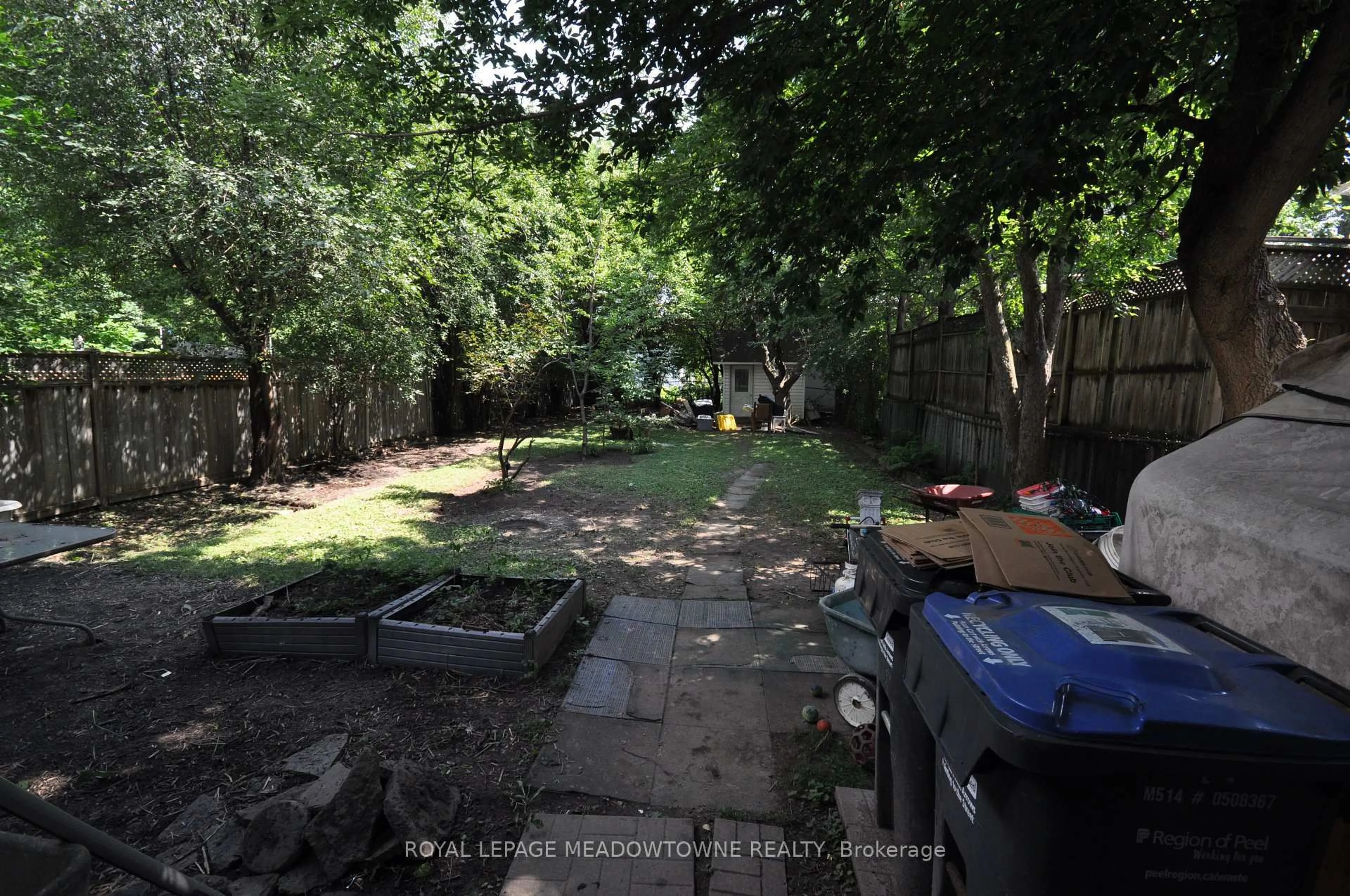 A pic from outside/outdoor area/front of a property/back of a property/a pic from drone, street for 27 Royce Ave, Brampton Ontario L6Y 1J6