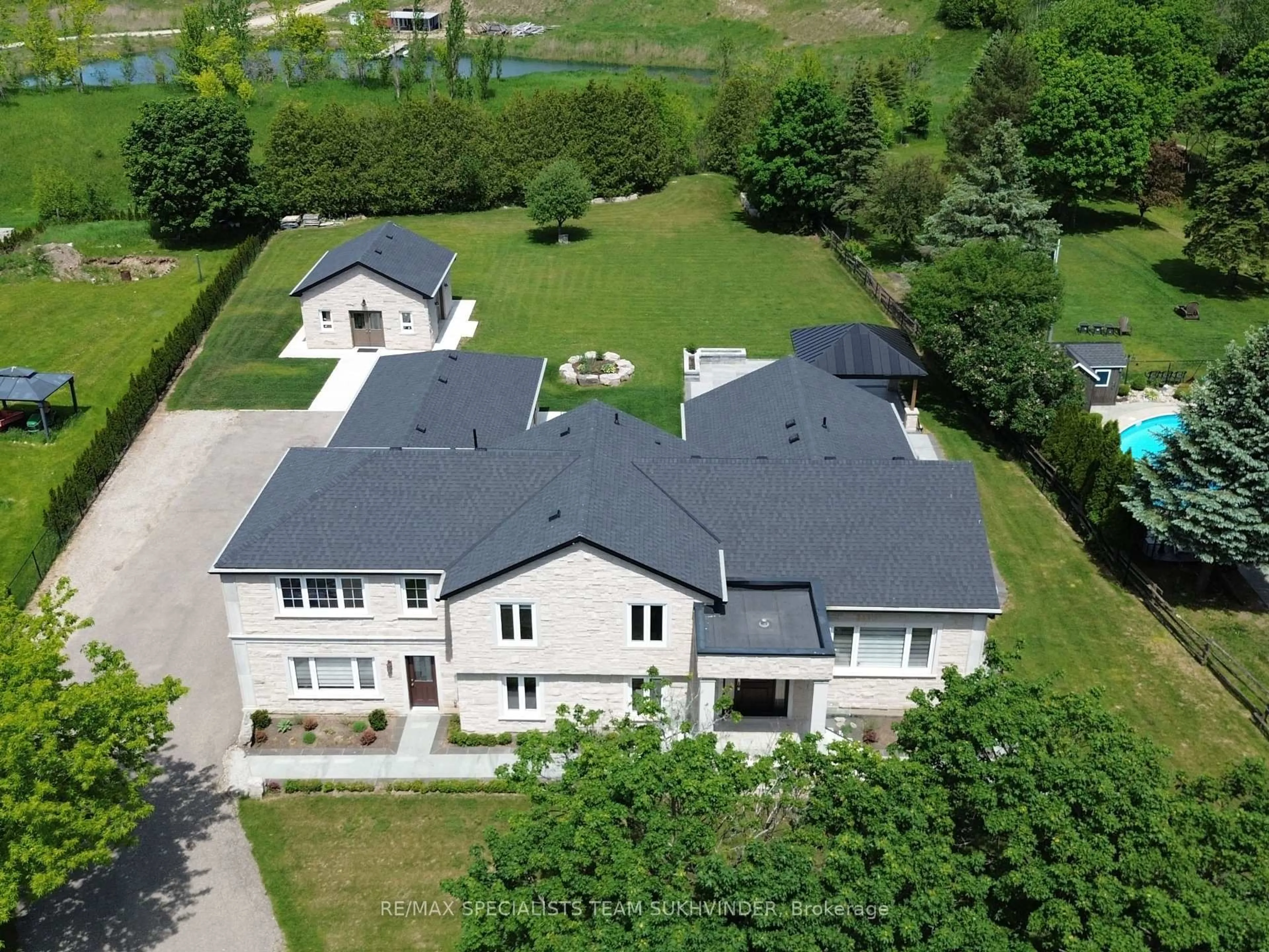 A pic from outside/outdoor area/front of a property/back of a property/a pic from drone, mountain view for 12463 Eighth Line, Halton Hills Ontario L7G 4S4