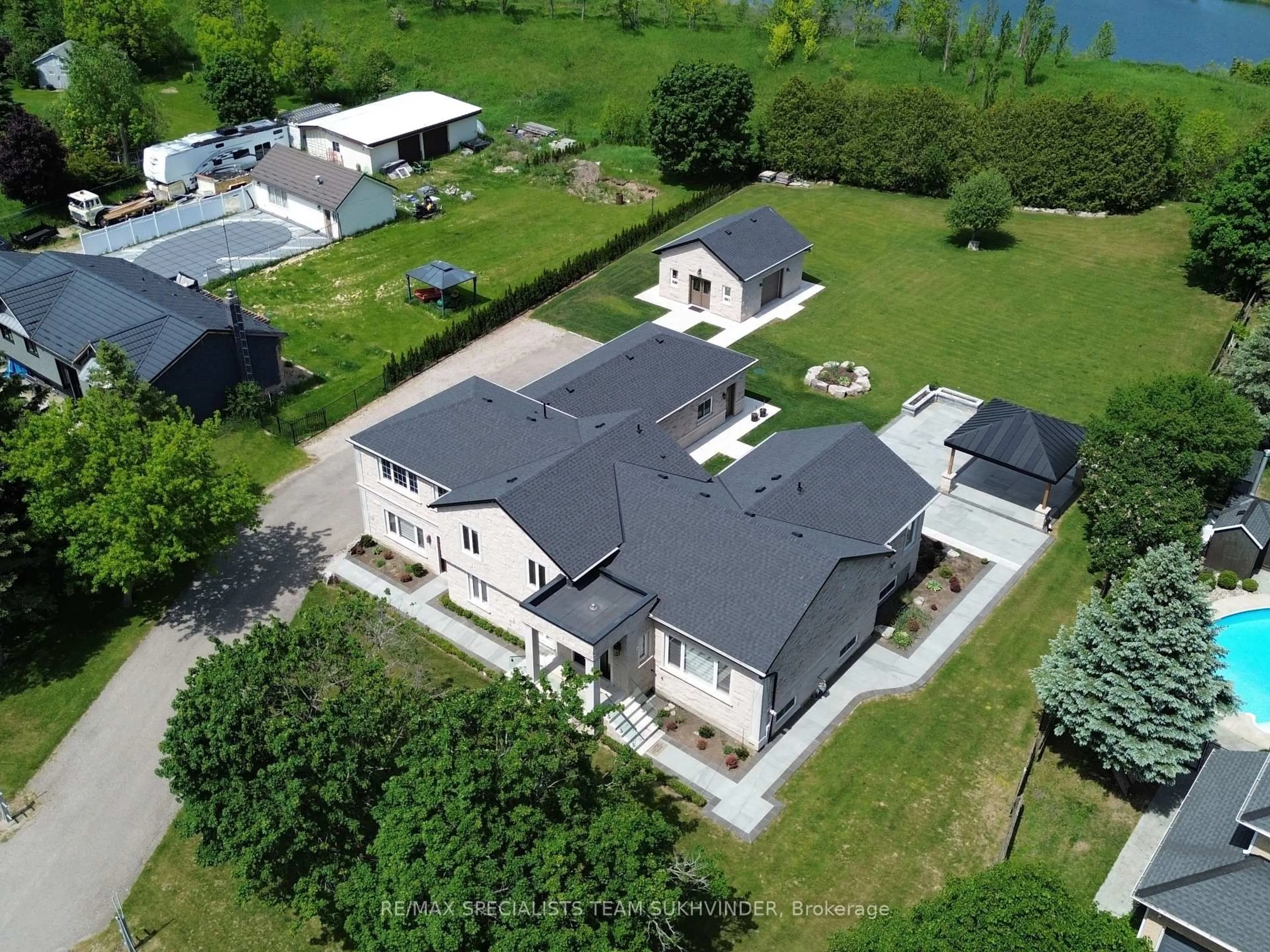 A pic from outside/outdoor area/front of a property/back of a property/a pic from drone, building for 12463 Eighth Line, Halton Hills Ontario L7G 4S4