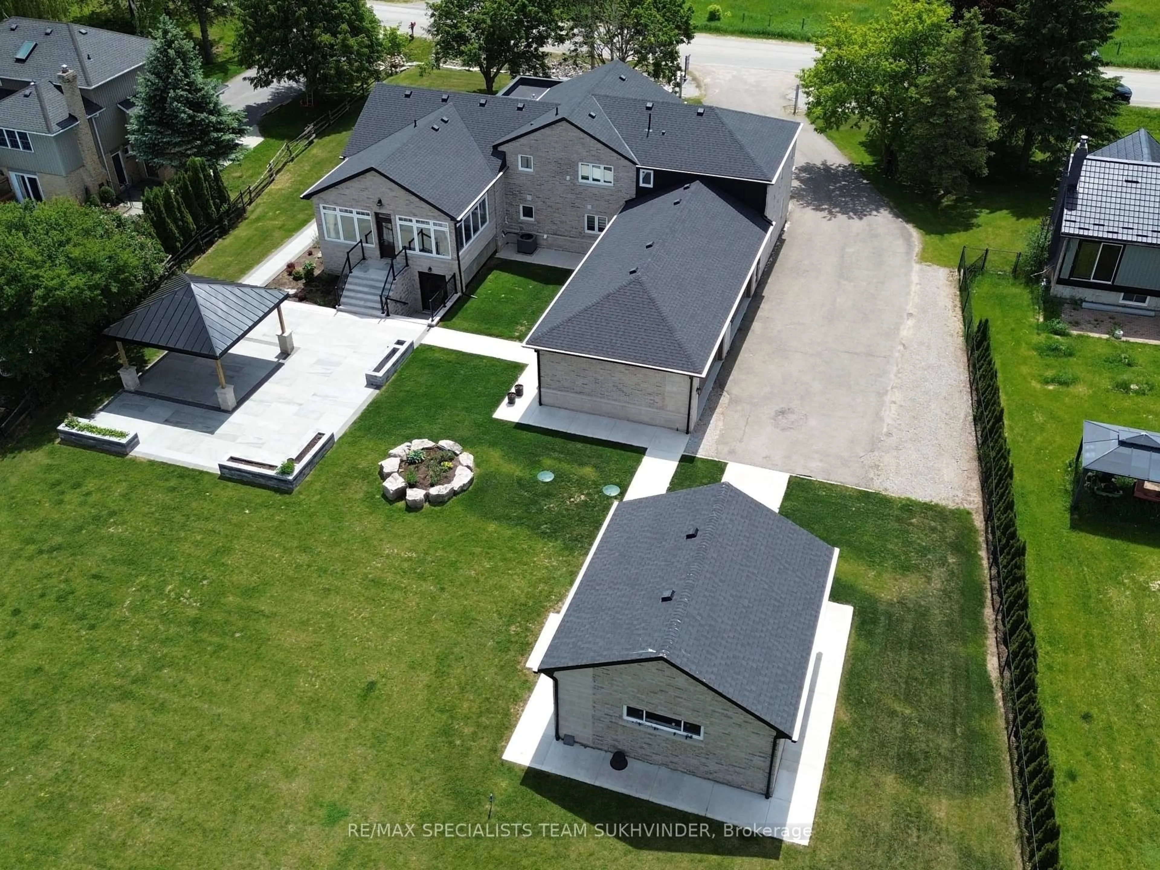 A pic from outside/outdoor area/front of a property/back of a property/a pic from drone, street for 12463 Eighth Line, Halton Hills Ontario L7G 4S4