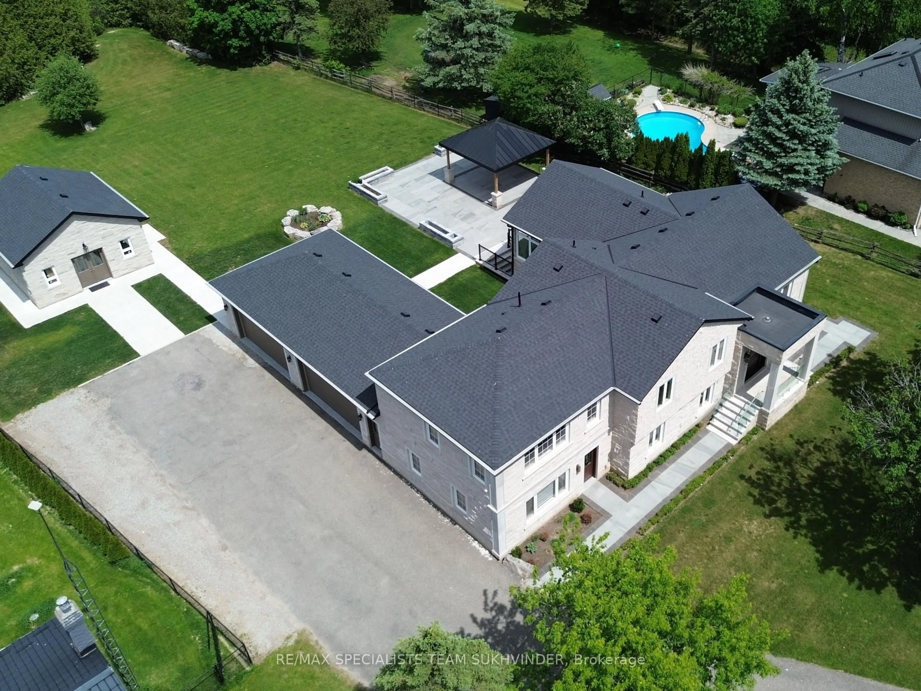 A pic from outside/outdoor area/front of a property/back of a property/a pic from drone, street for 12463 Eighth Line, Halton Hills Ontario L7G 4S4