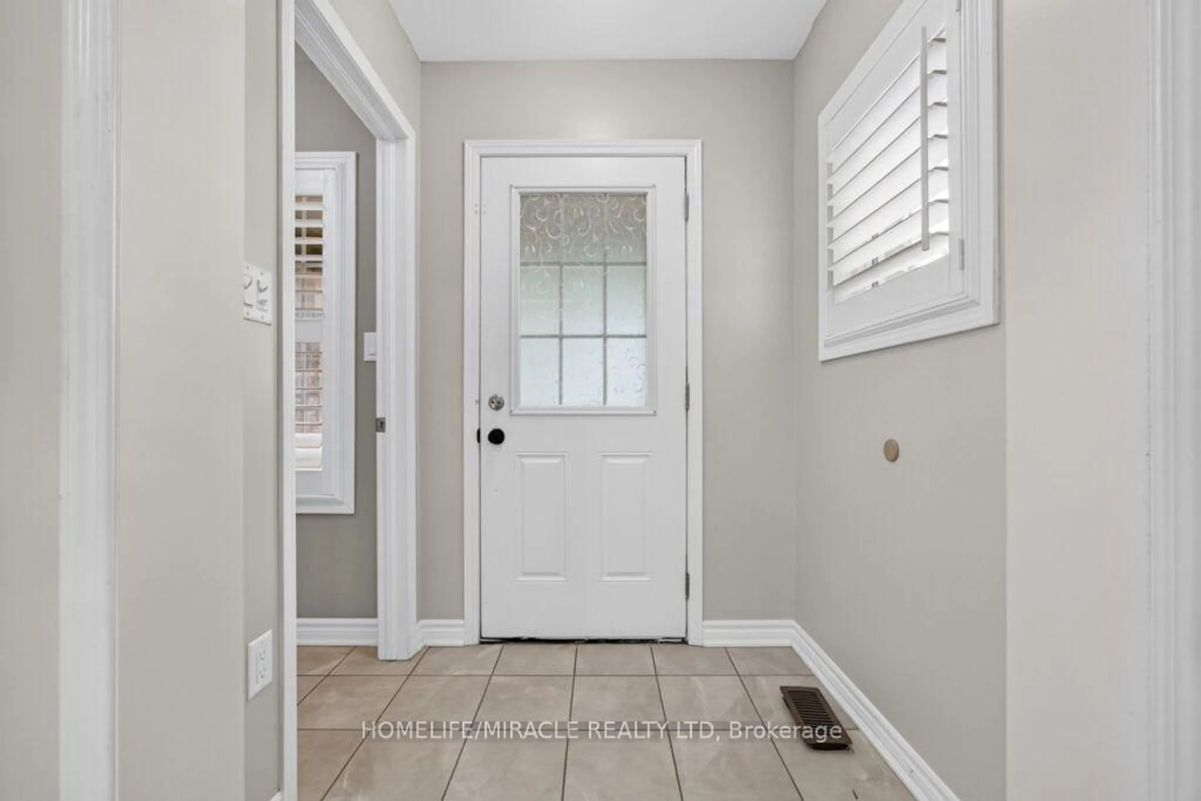 Indoor entryway for 80 DREDGE Crt, Milton Ontario L9T 8R8