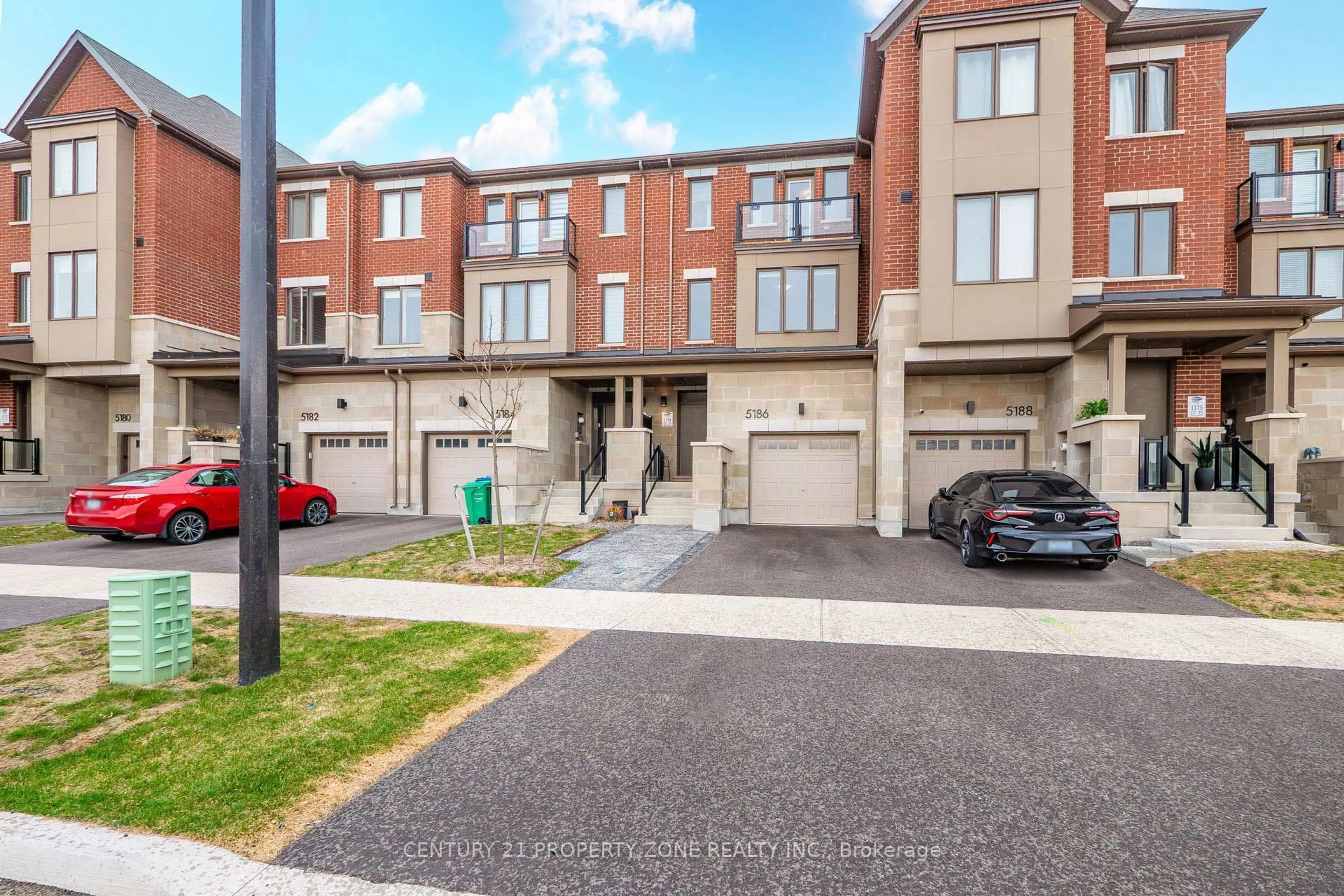 A pic from outside/outdoor area/front of a property/back of a property/a pic from drone, street for 5186 Viola Desmond Dr, Mississauga Ontario L5M 2S7