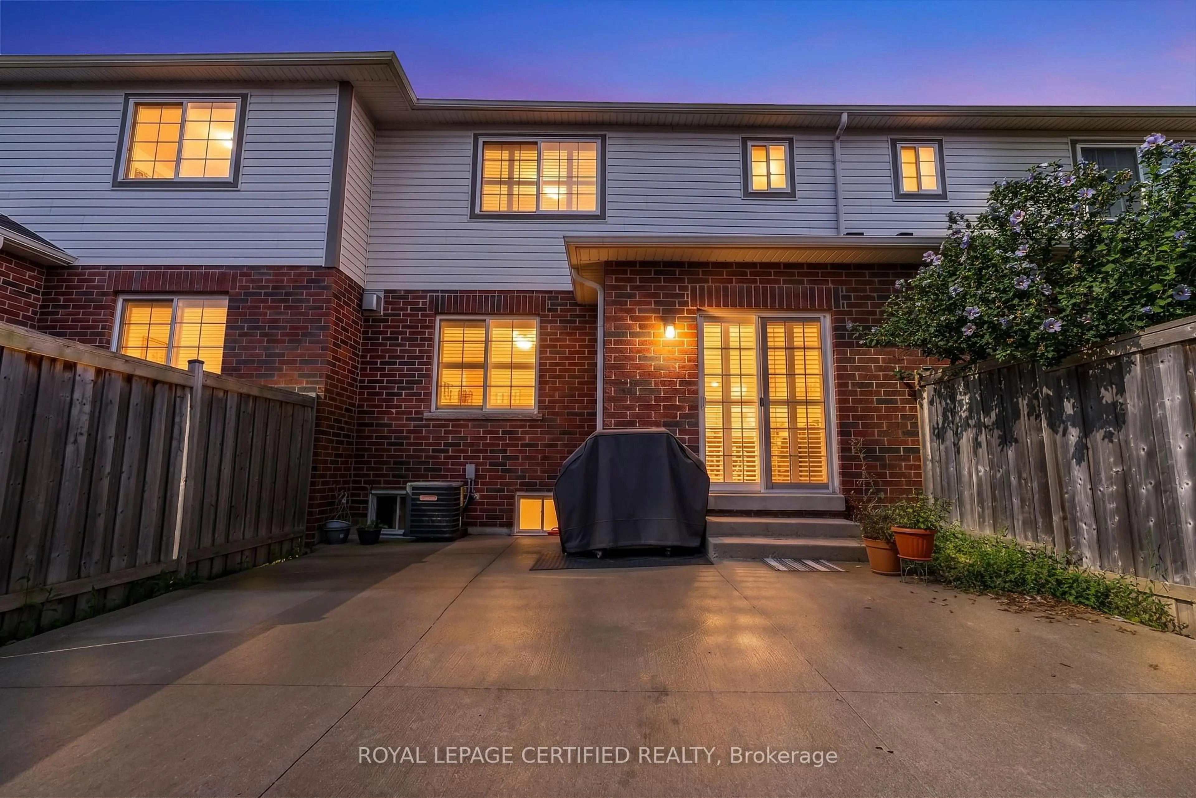 Home with brick exterior material, street for 624 Murray Meadows Pl, Milton Ontario L9T 8L7
