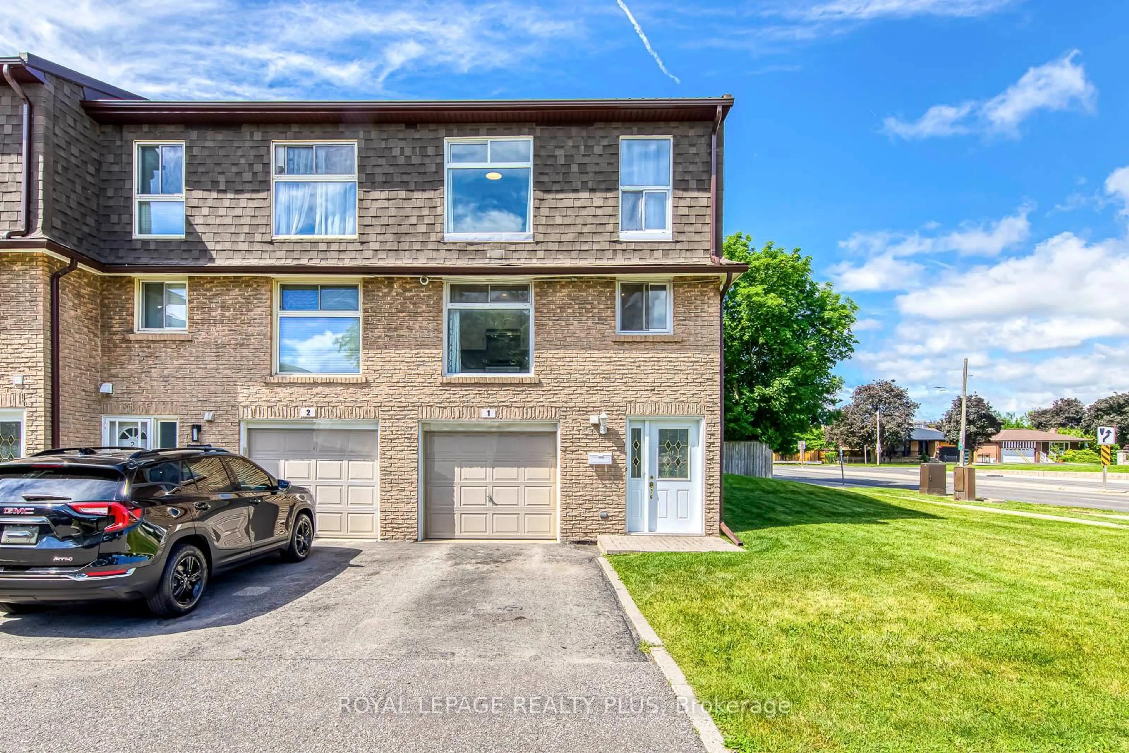 A pic from outside/outdoor area/front of a property/back of a property/a pic from drone, street for 640 RATHBURN Rd #1, Mississauga Ontario L4Z 1C6