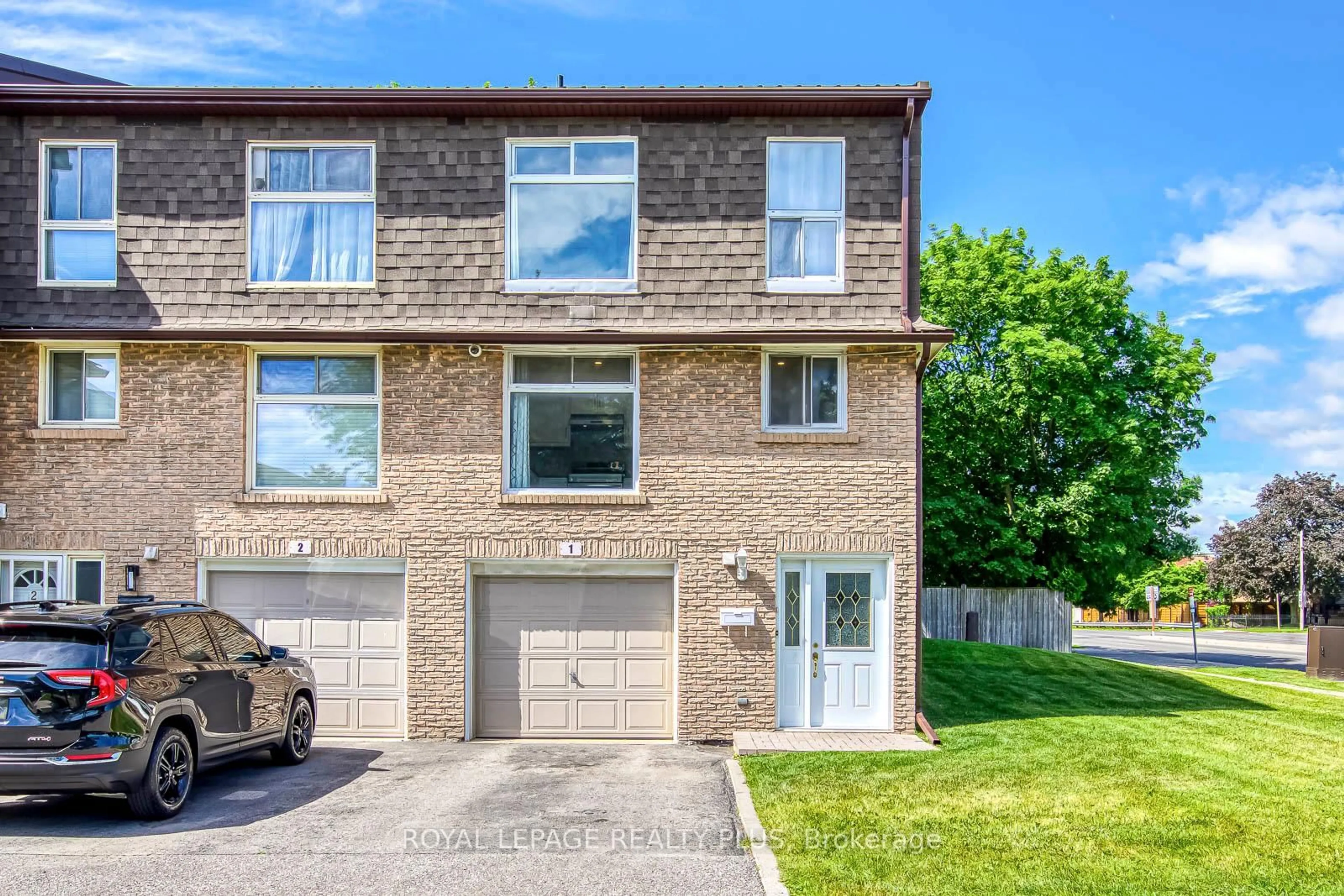 Home with brick exterior material, street for 640 RATHBURN Rd #1, Mississauga Ontario L4Z 1C6
