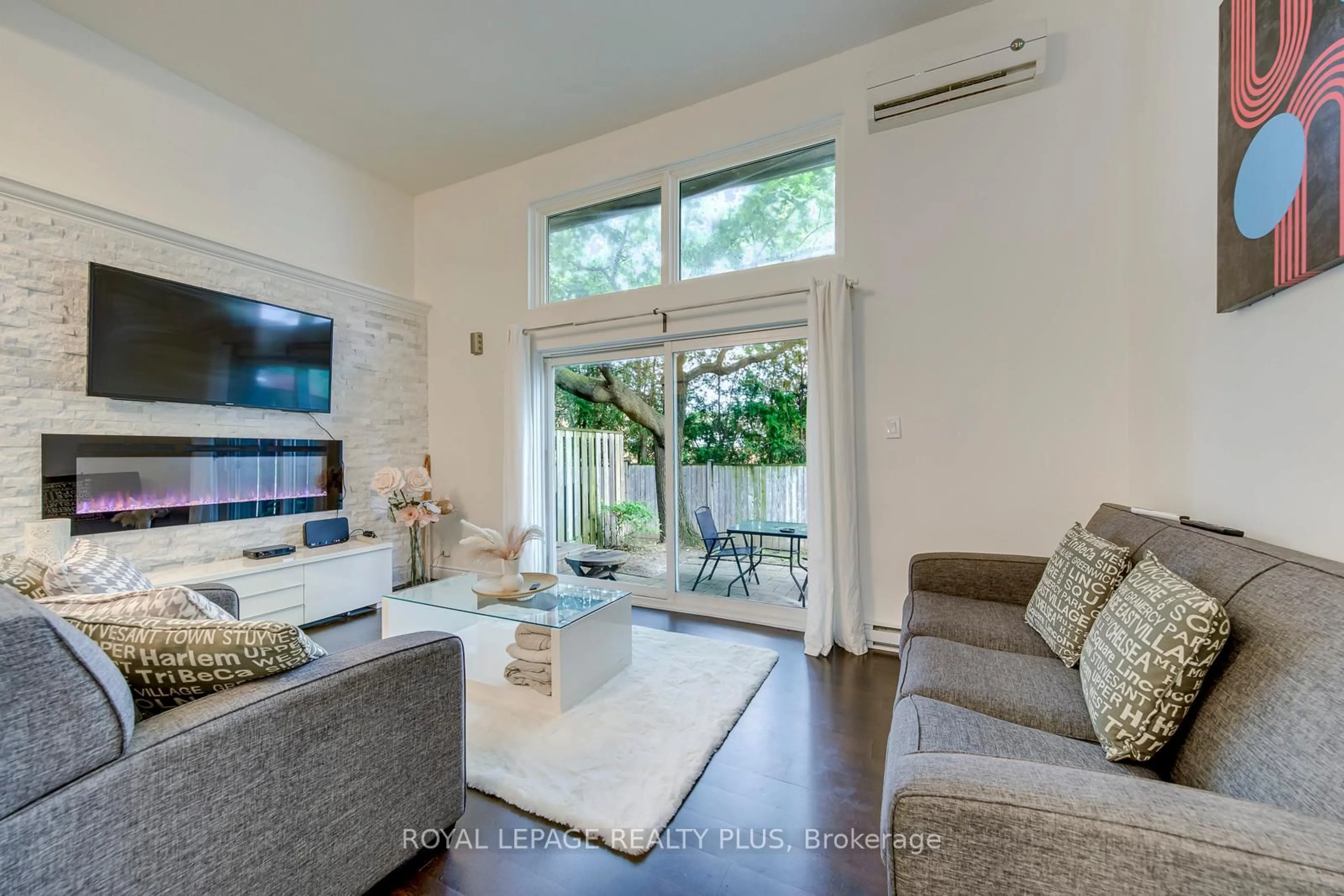 Living room with furniture, unknown for 640 RATHBURN Rd #1, Mississauga Ontario L4Z 1C6