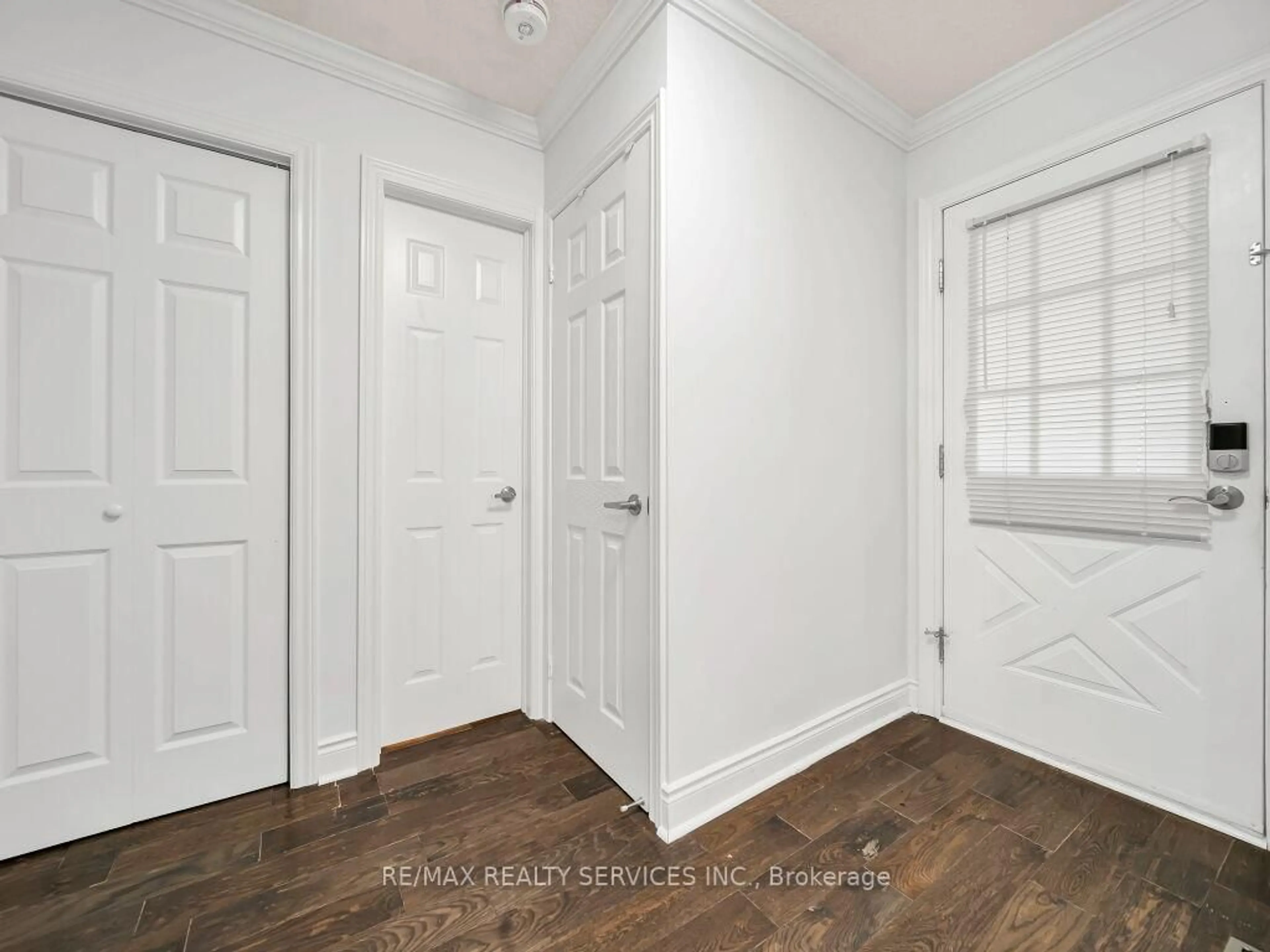 Indoor entryway for 3079 Bartholomew Cres, Mississauga Ontario L5N 3K9