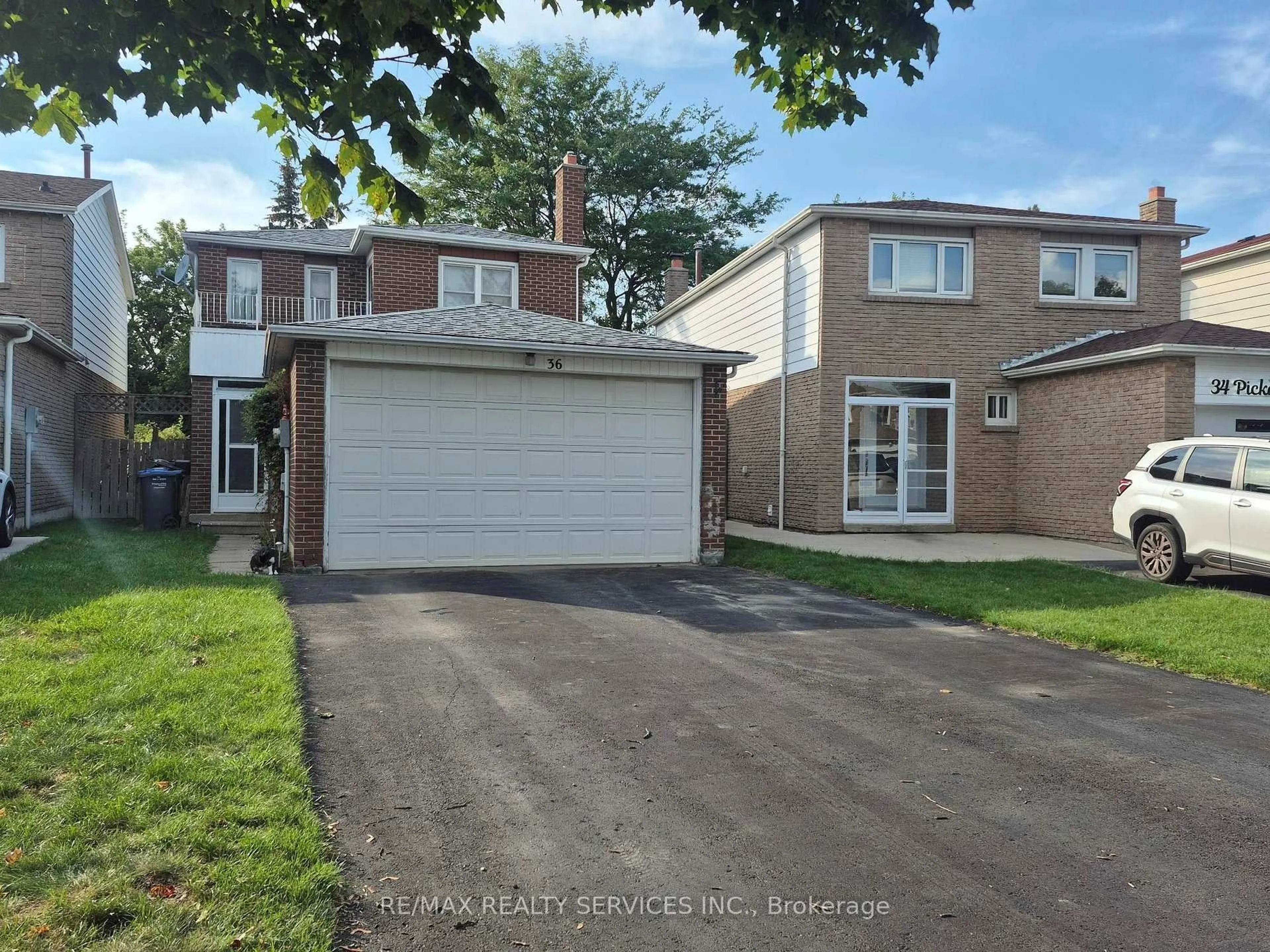 A pic from outside/outdoor area/front of a property/back of a property/a pic from drone, street for 36 Pickard Lane, Brampton Ontario L6Y 2M5