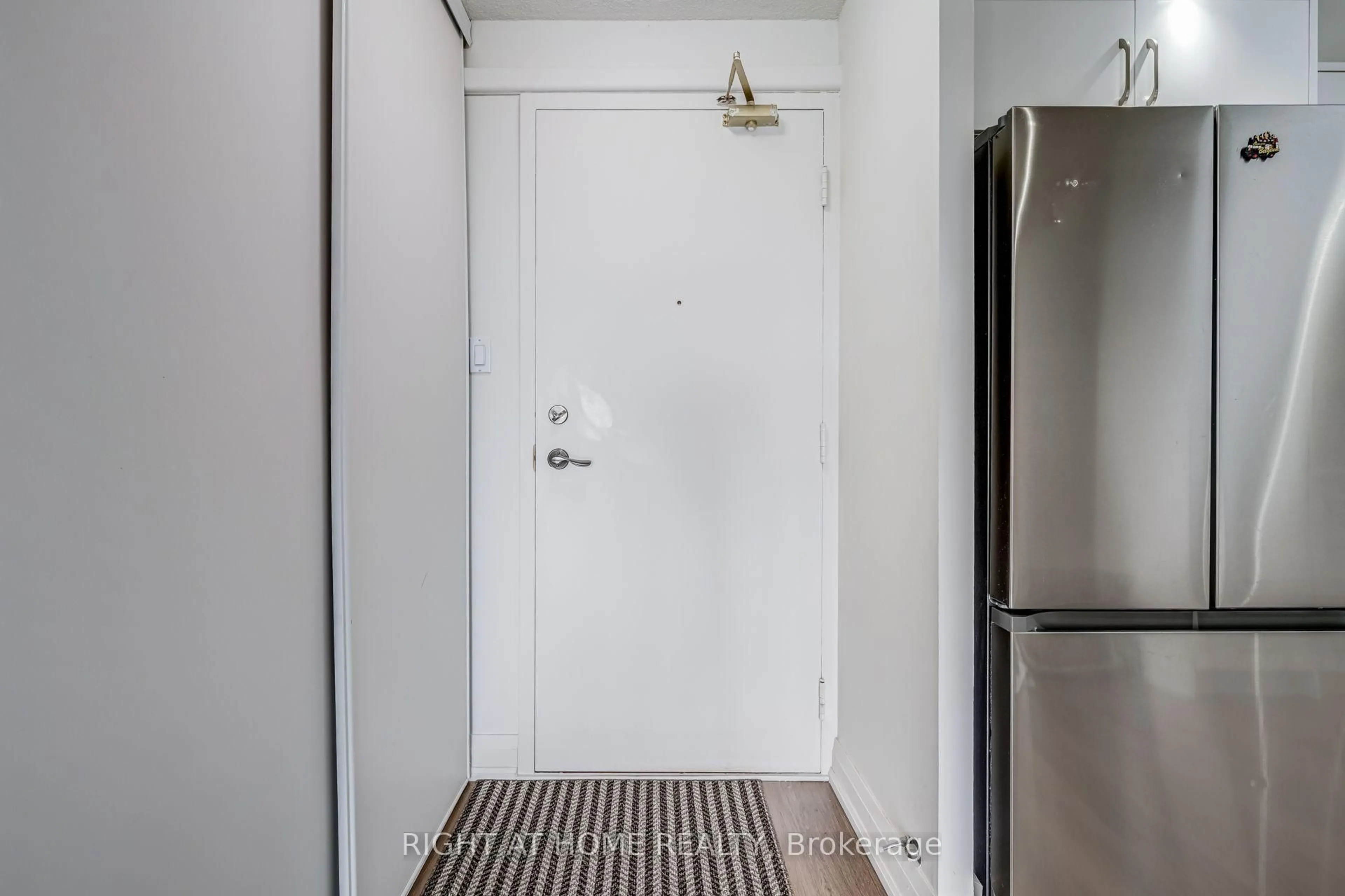 Indoor entryway for 4470 Tucana Crt #308, Mississauga Ontario L5R 3K8