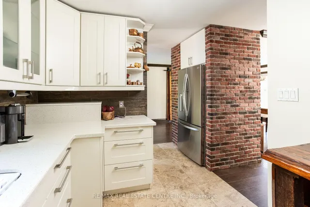 2450 Edenhurst Dr, Mississauga 3
