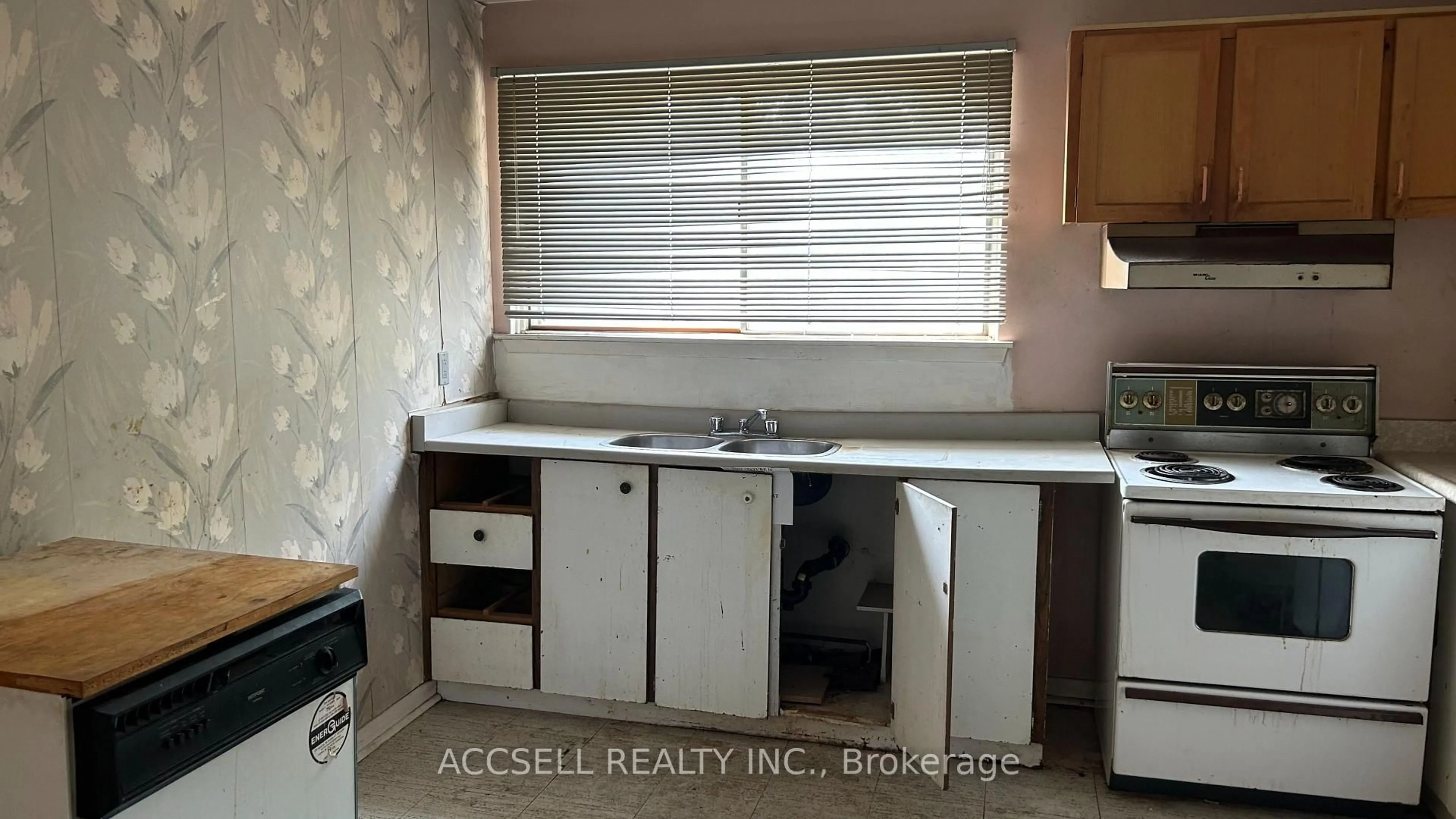 Standard kitchen, unknown for 5501 Schueller Cres, Burlington Ontario L7L 3T1