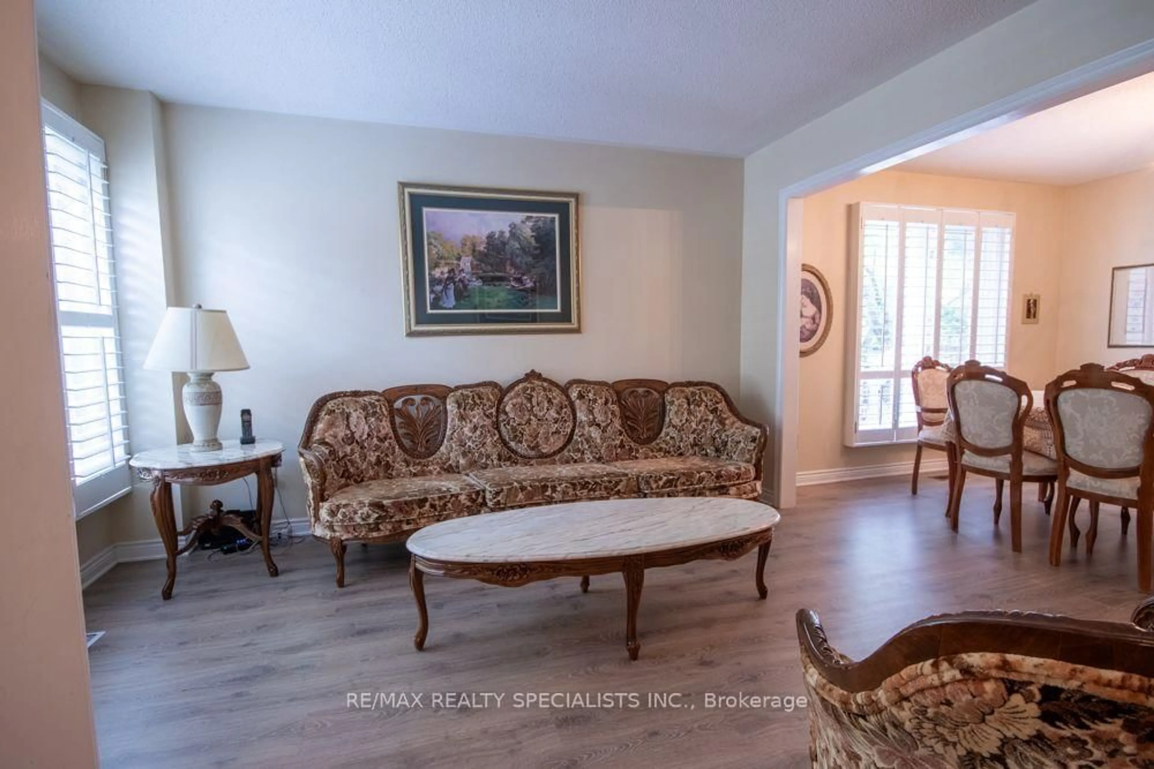 Living room with furniture, unknown for 358 Erin St, Oakville Ontario L6H 4P9