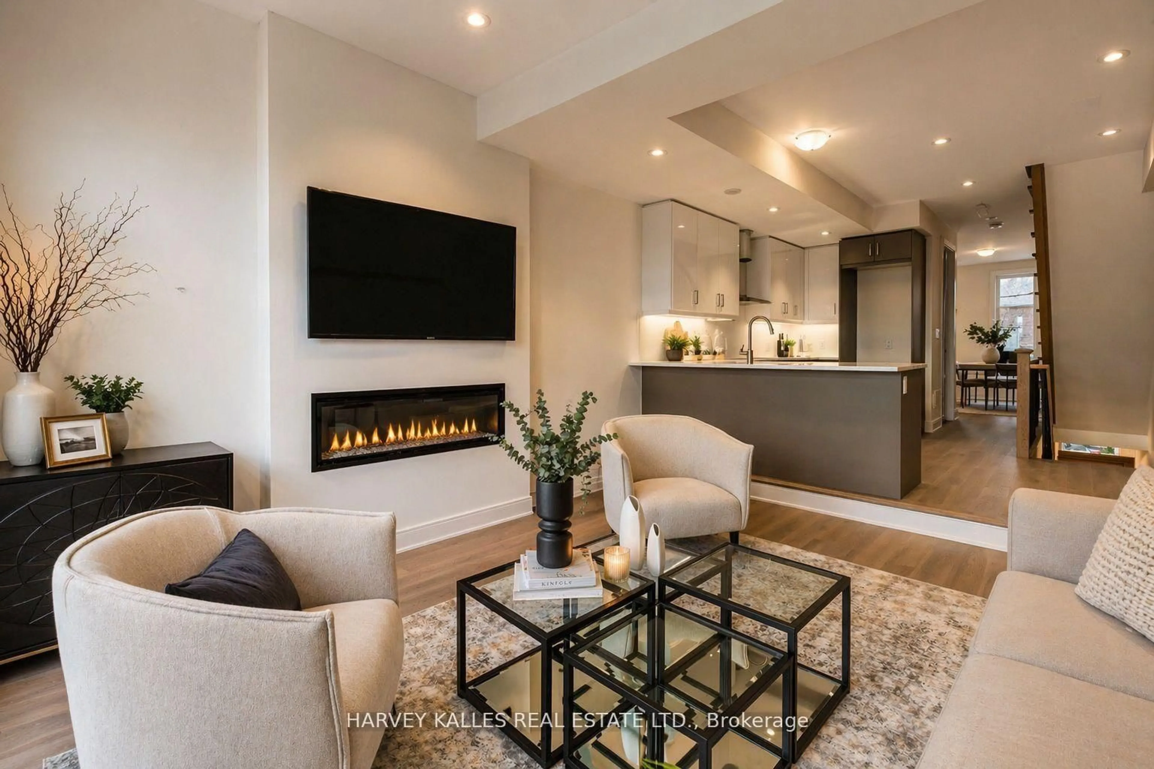 Living room with furniture, unknown for 9 Innes Ave, Toronto Ontario M6E 0B2