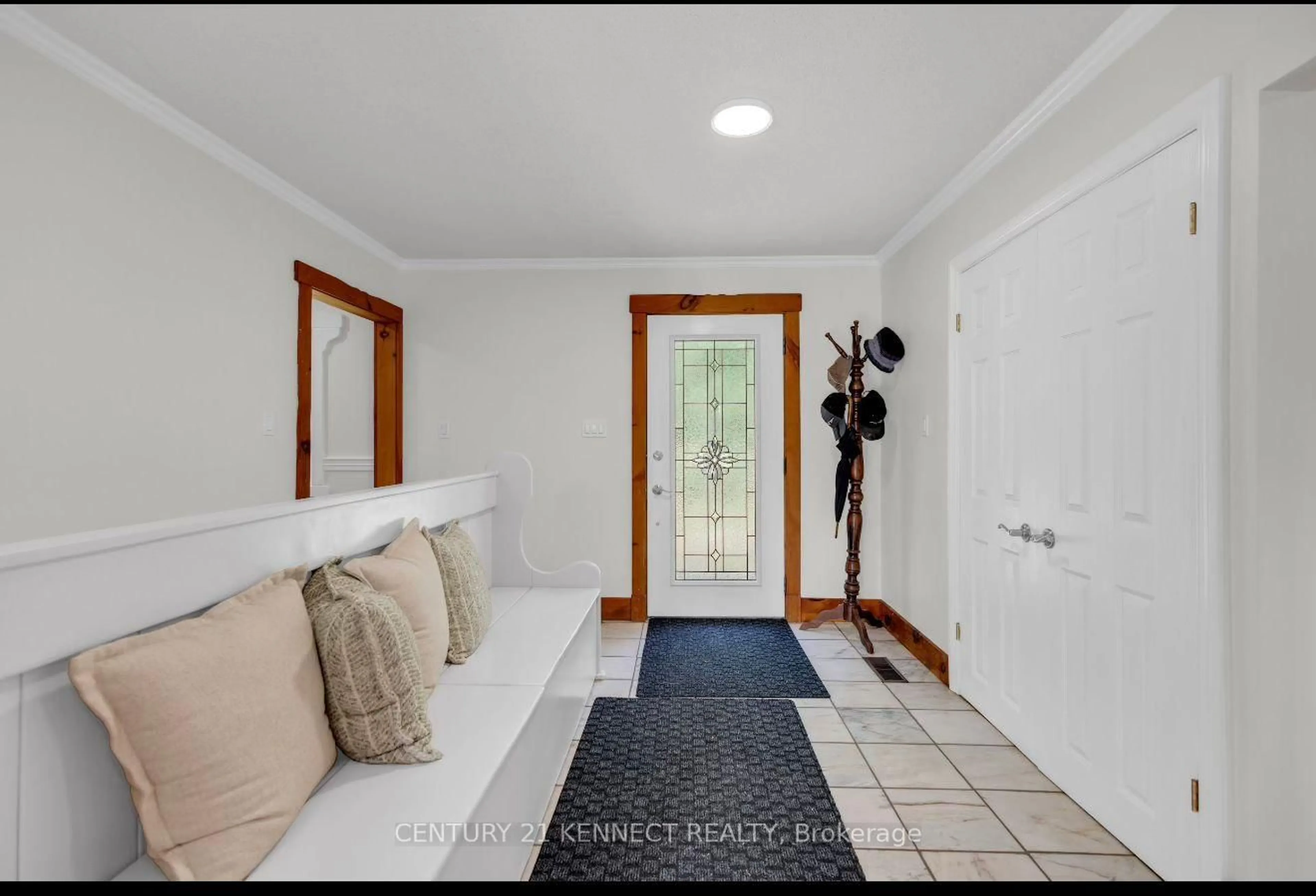 Indoor entryway for 14146 Crewsons Line, Milton Ontario L0P 1H0