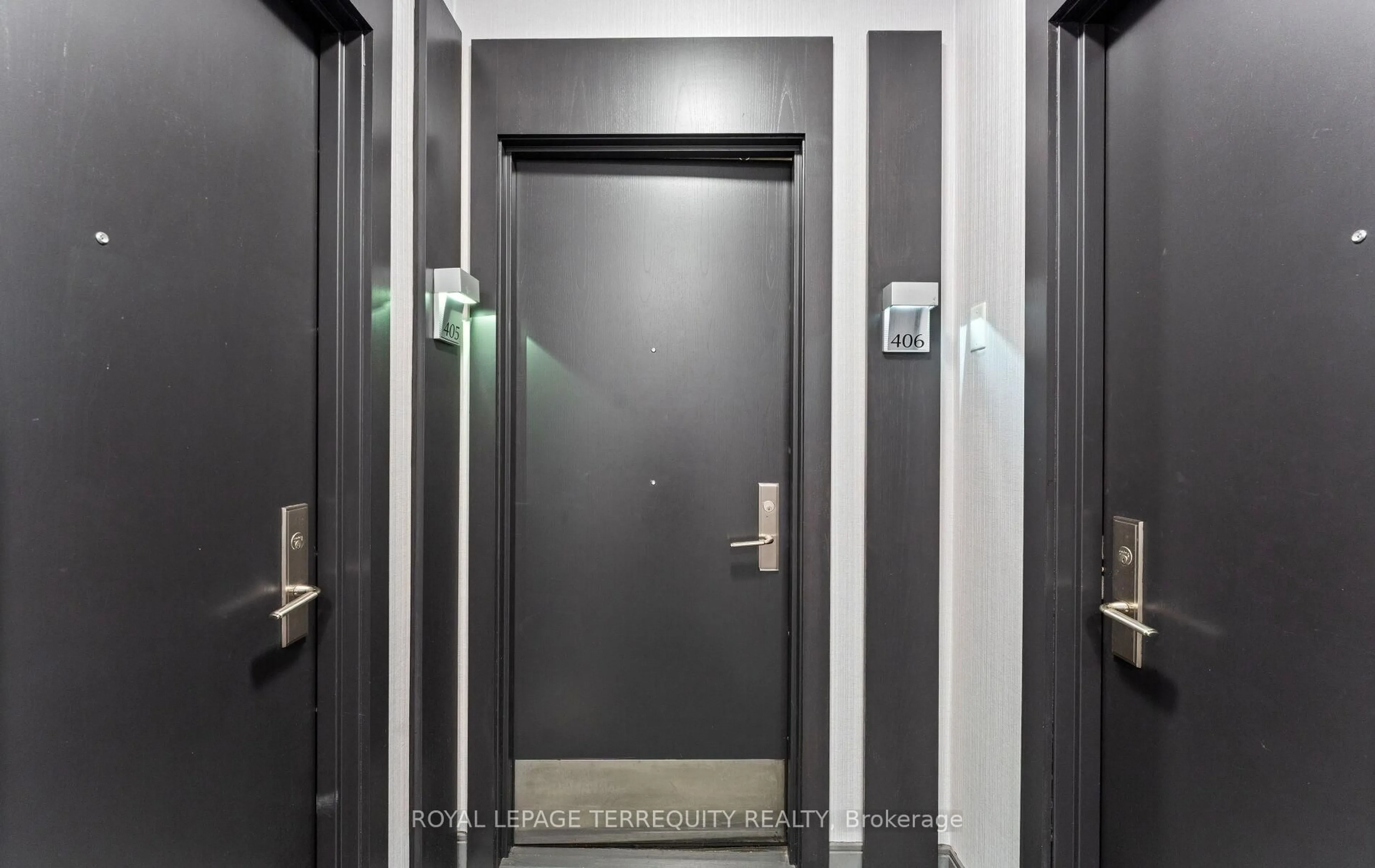 Indoor foyer for 80 Absolute Ave #406, Mississauga Ontario L4Z 0A5