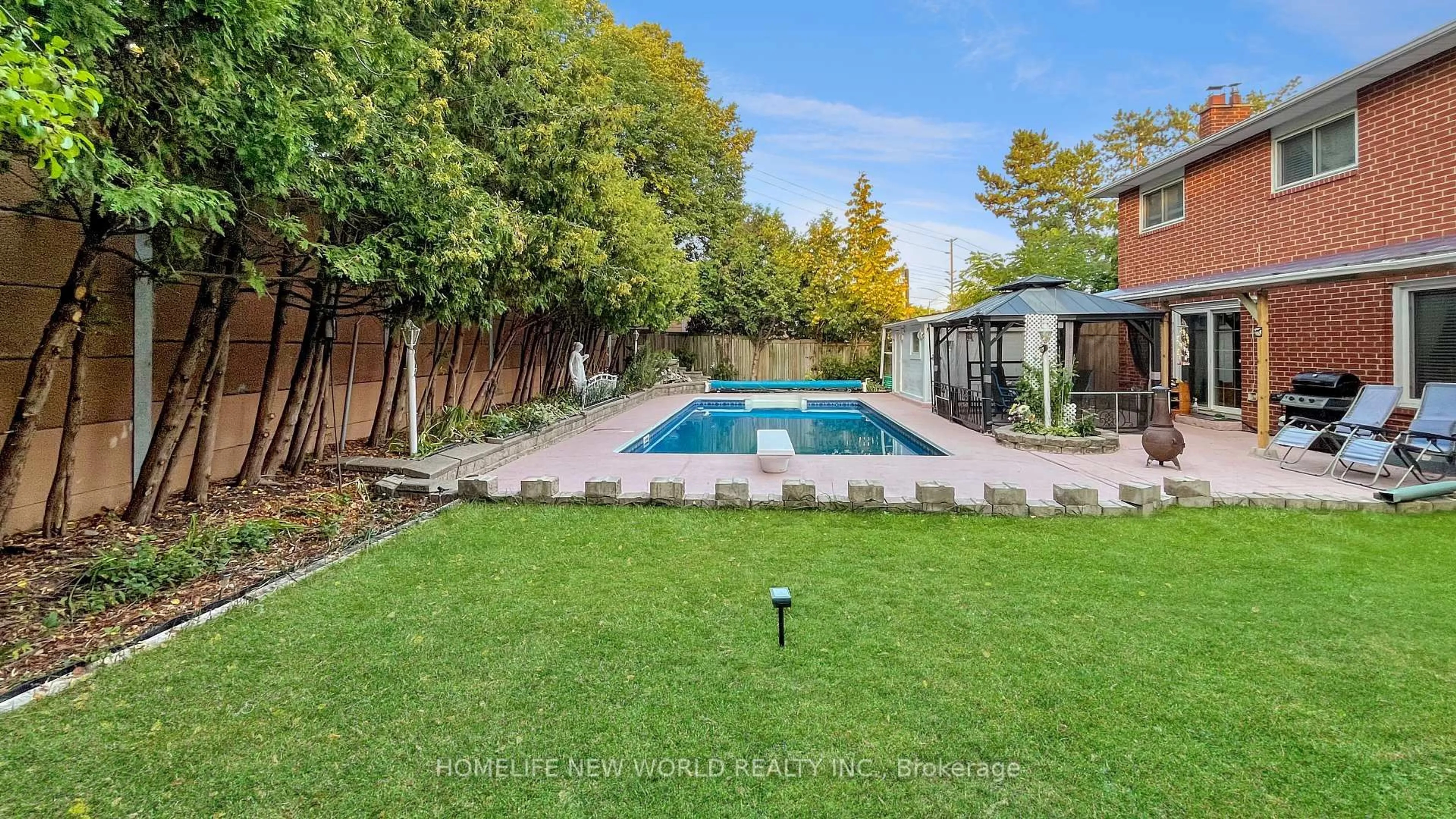 Pool for 14 Madrid Cres, Brampton Ontario L6S 2X4