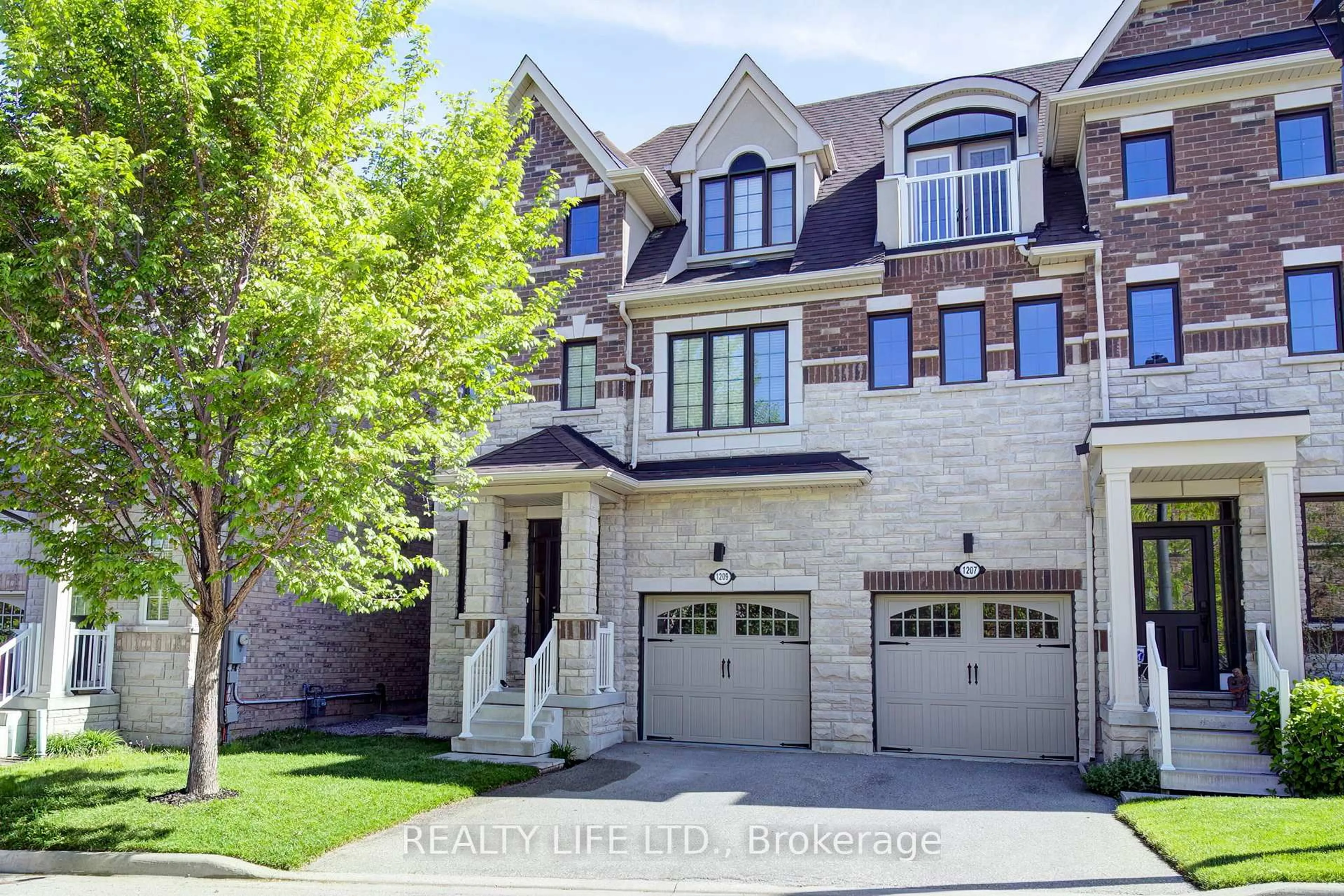 Home with brick exterior material, street for 1209 Owls Head Rd, Mississauga Ontario L5E 0A6