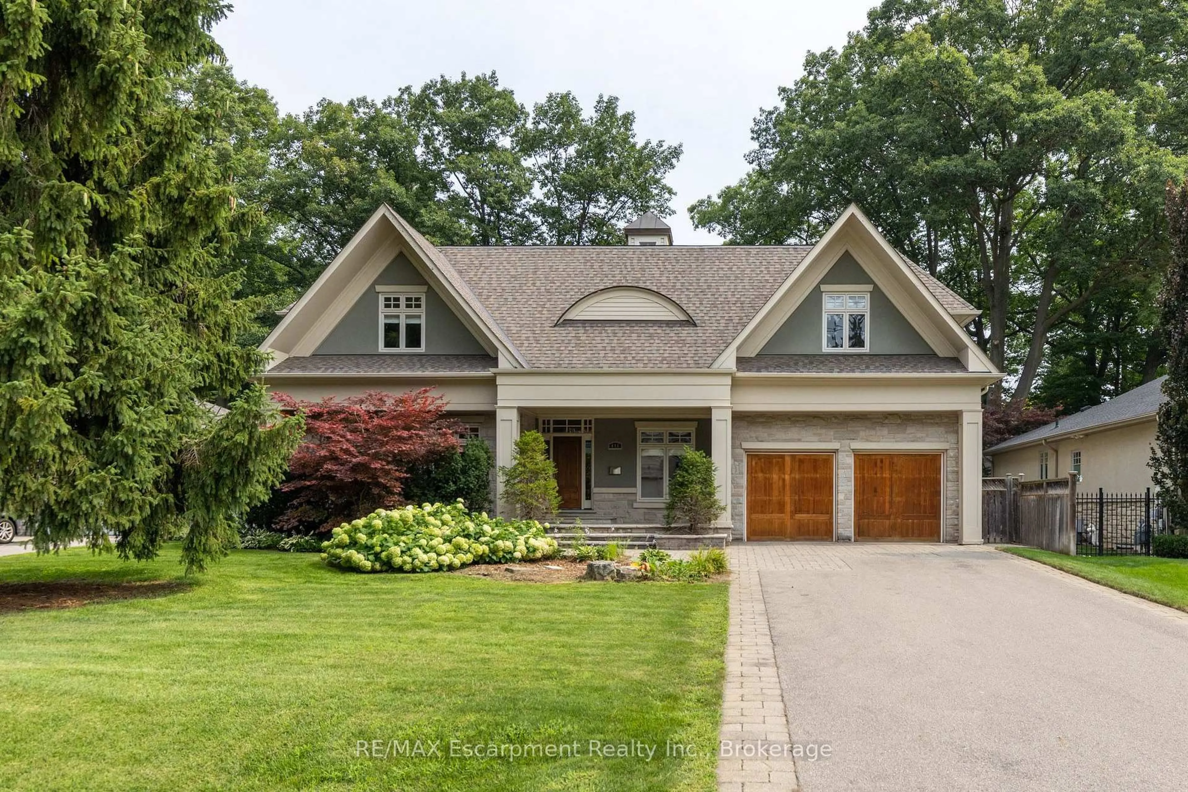 Home with brick exterior material, street for 411 WEDGEWOOD Dr, Oakville Ontario L6J 4S3