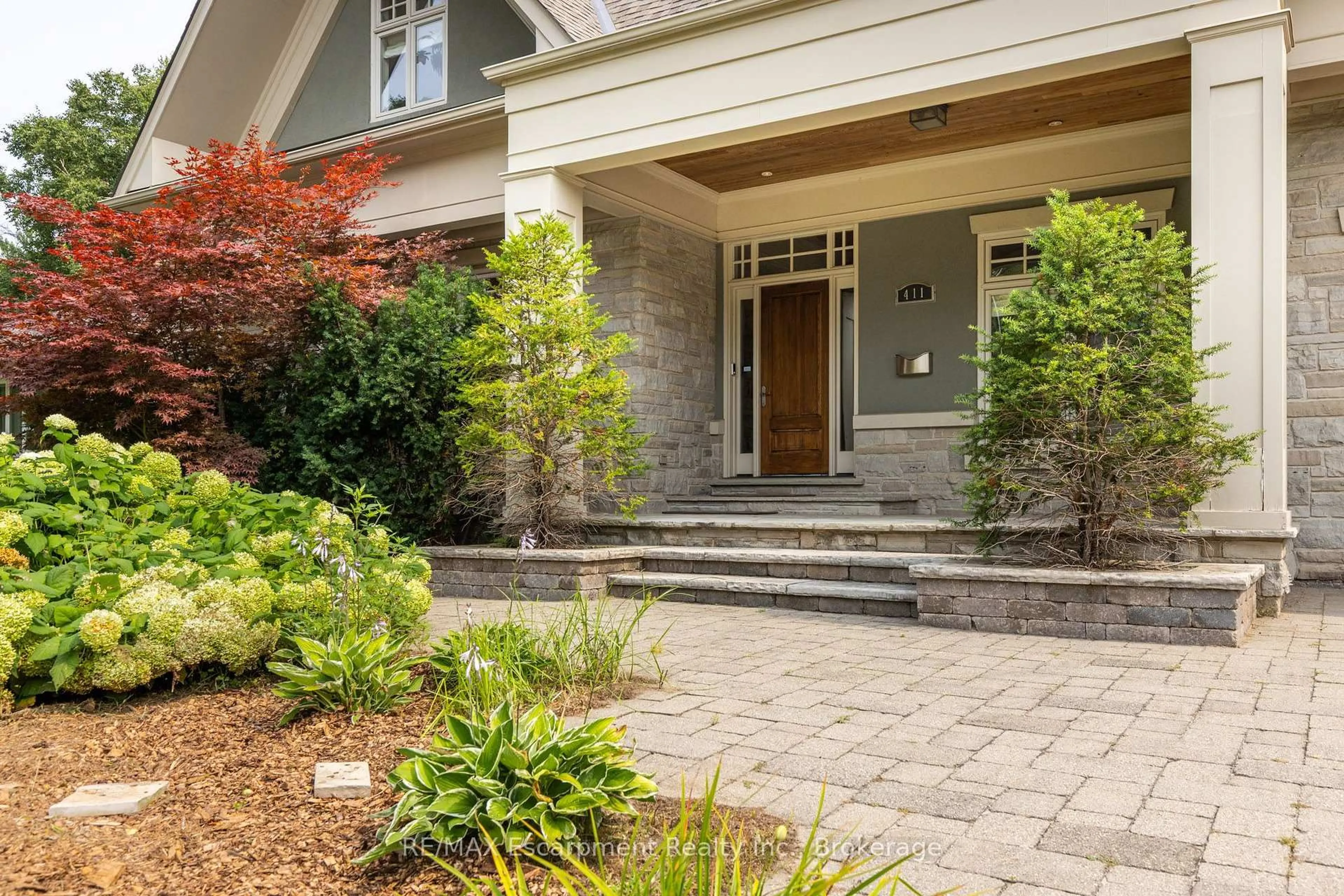 Home with brick exterior material, street for 411 WEDGEWOOD Dr, Oakville Ontario L6J 4S3