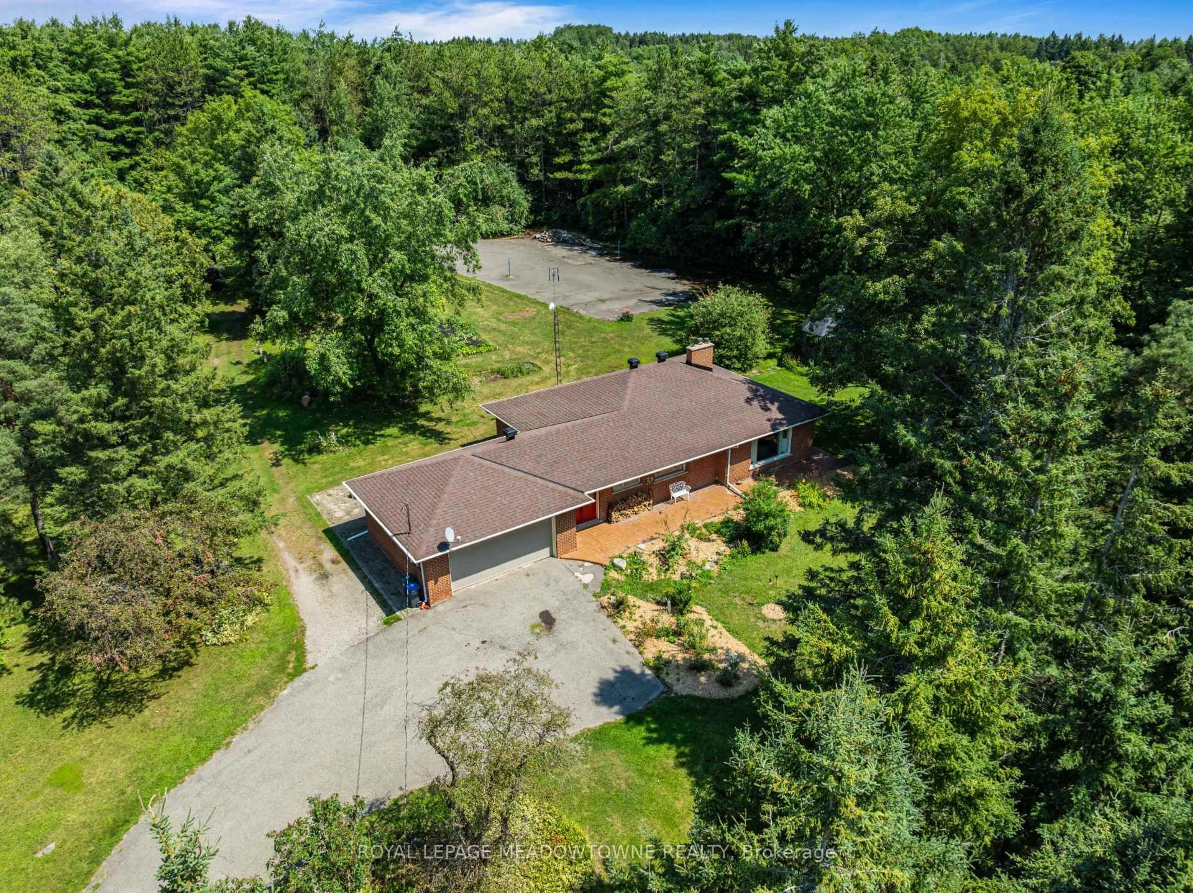 A pic from outside/outdoor area/front of a property/back of a property/a pic from drone, unknown for 16703 Mississauga Rd, Caledon Ontario L7K 1M8