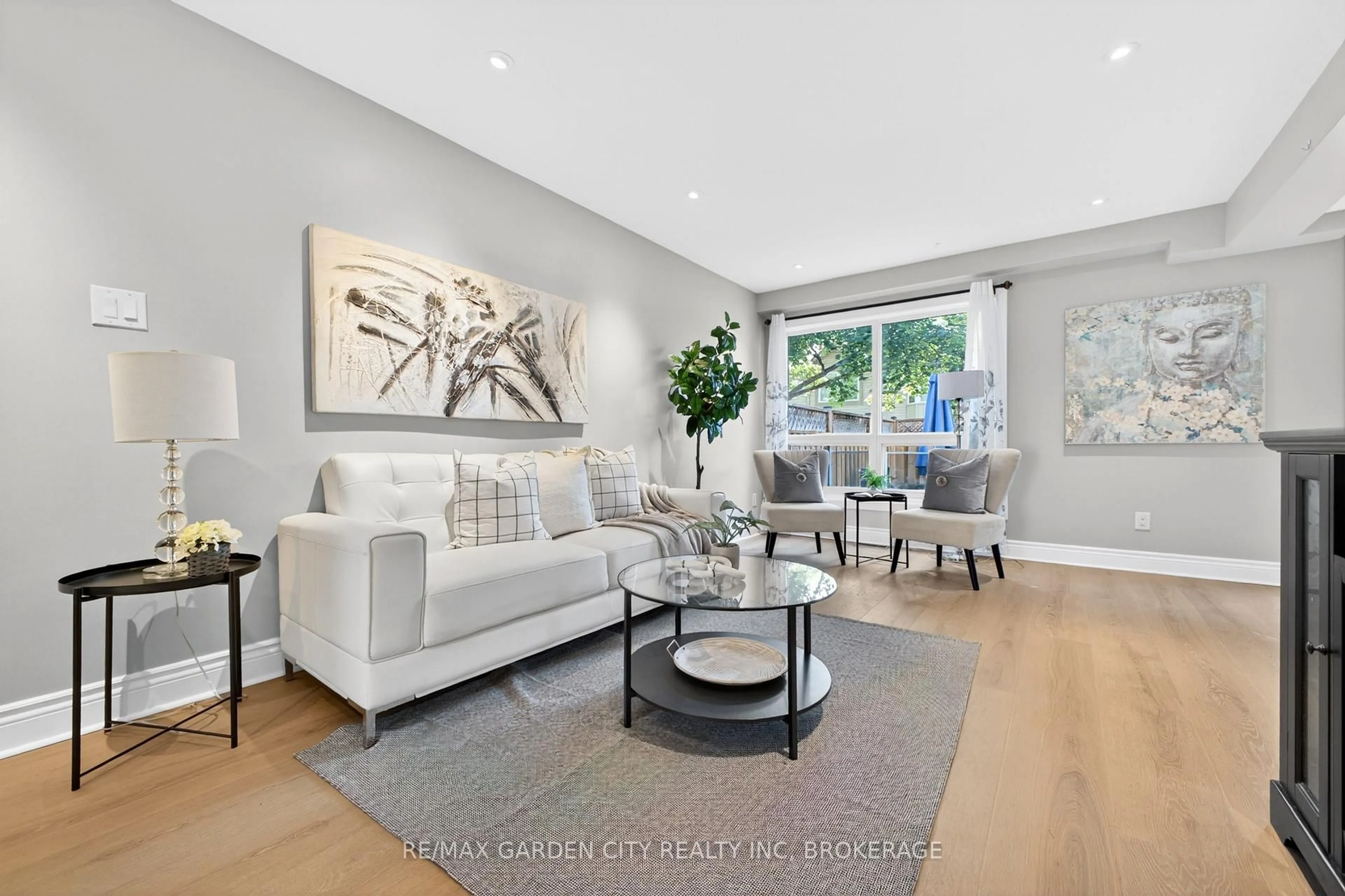 Living room with furniture, unknown for 3008 Palmer Dr #8, Burlington Ontario L7M 1L2