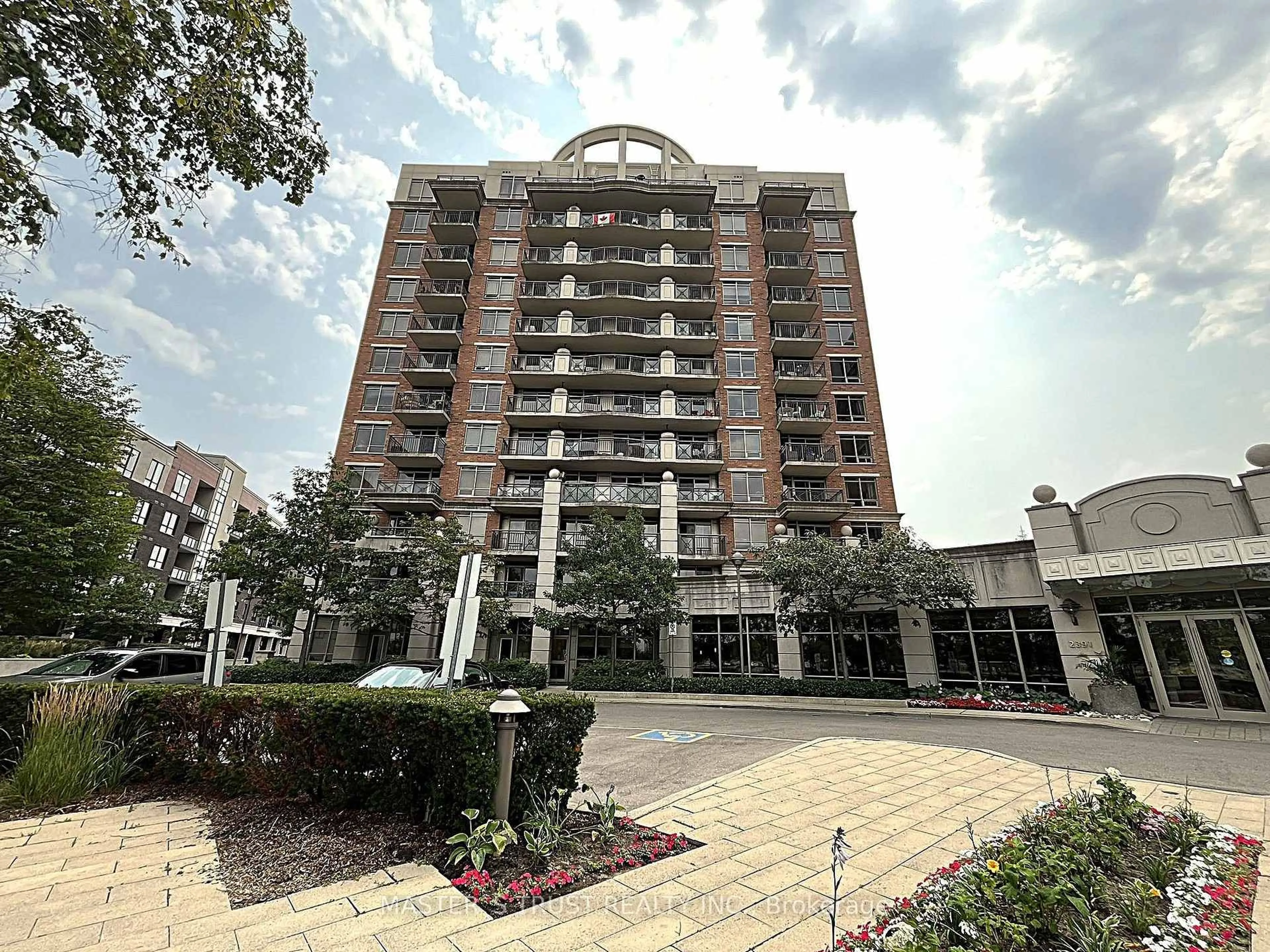 Indoor foyer for 2391 Central Park Dr #1210, Oakville Ontario L6H 0E4