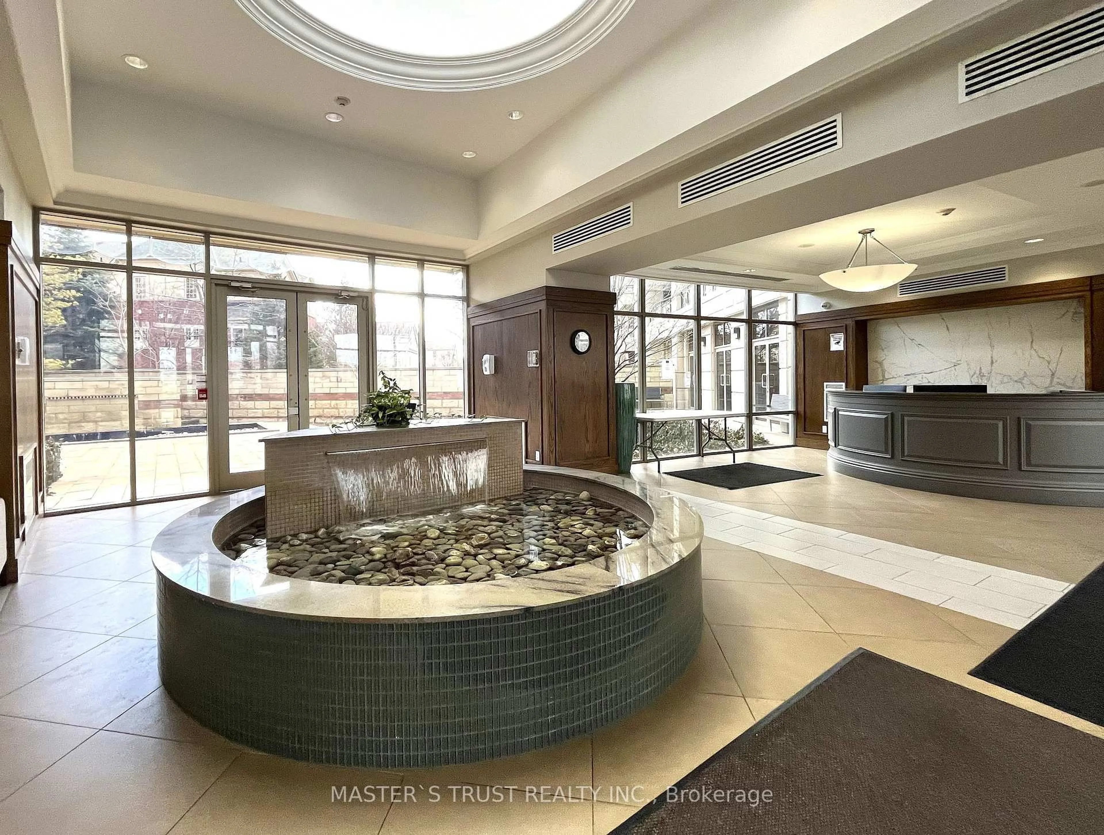 Indoor foyer for 2391 Central Park Dr #1210, Oakville Ontario L6H 0E4