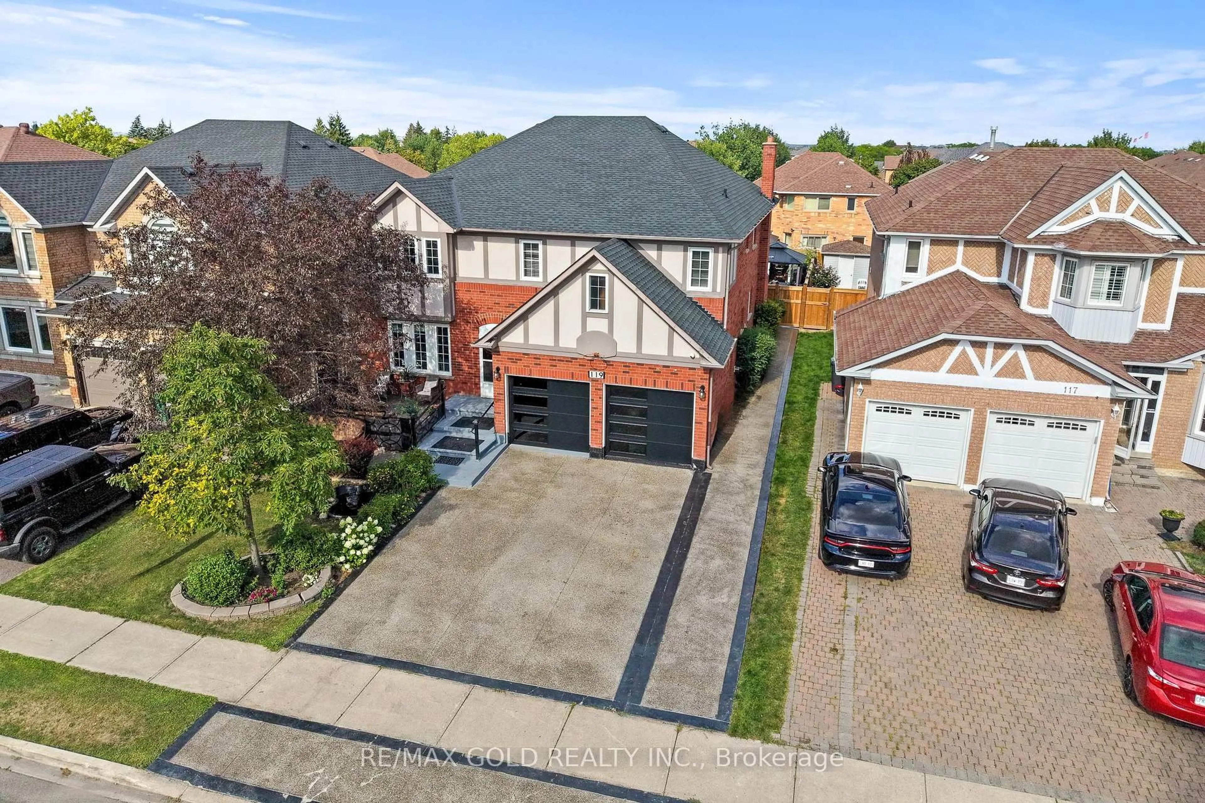 A pic from outside/outdoor area/front of a property/back of a property/a pic from drone, street for 119 Mountainash Rd, Brampton Ontario L6R 1H8