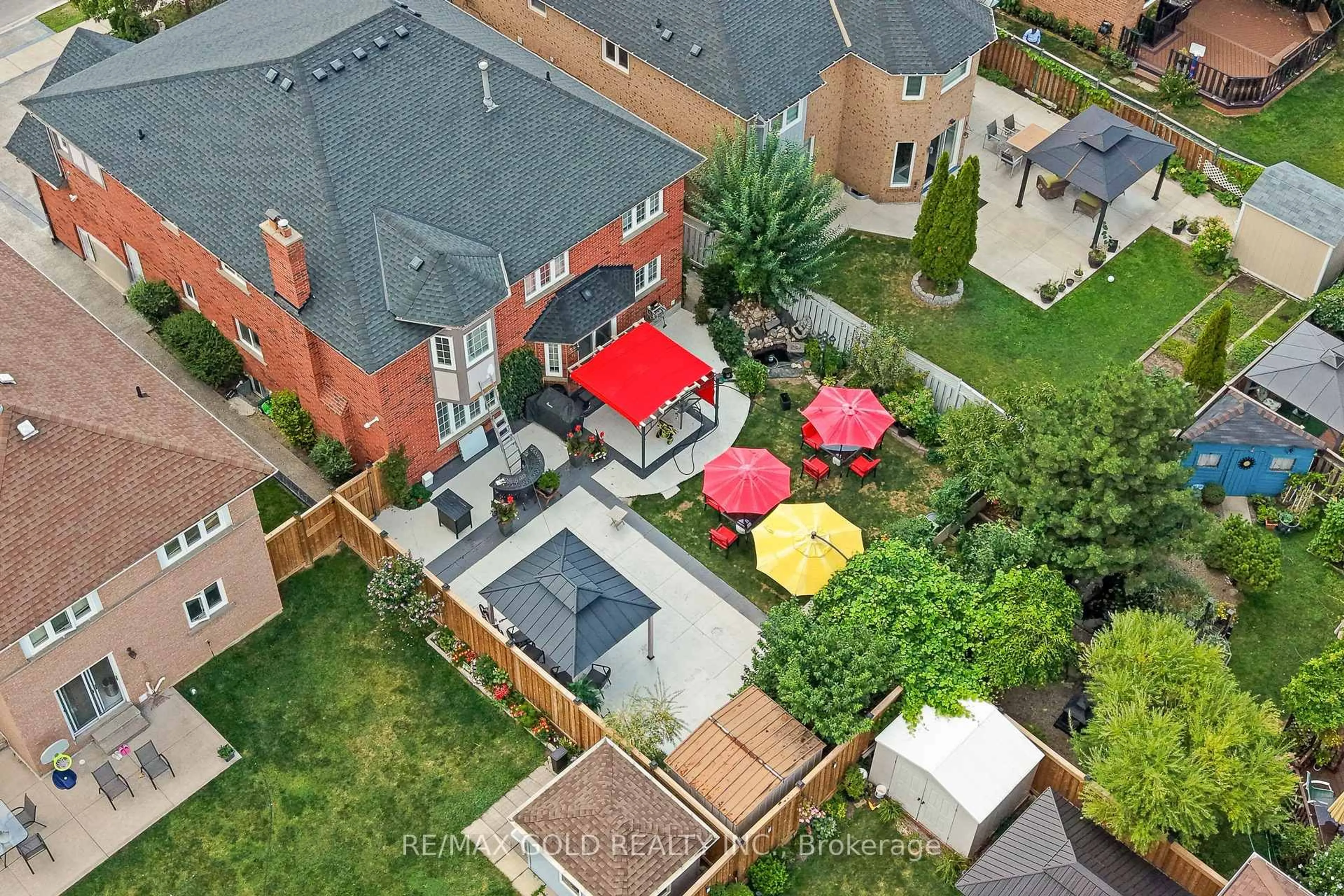 A pic from outside/outdoor area/front of a property/back of a property/a pic from drone, street for 119 Mountainash Rd, Brampton Ontario L6R 1H8