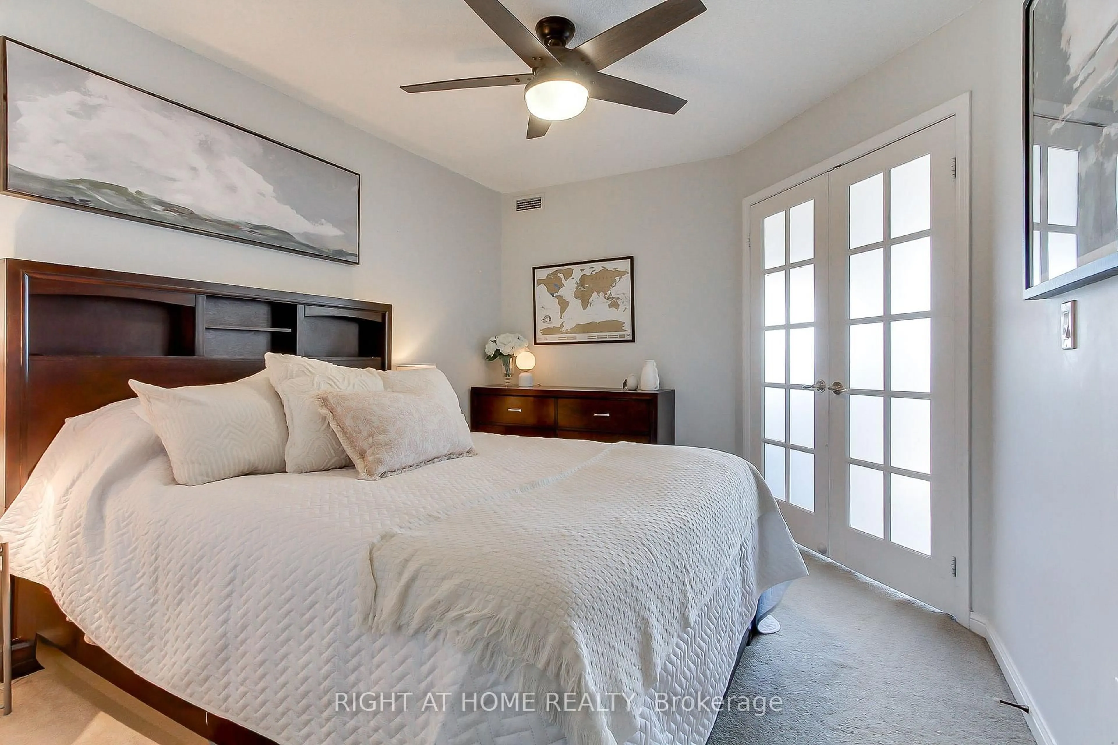 Bedroom with bed, unknown for 1140 Parkwest Pl #1002, Mississauga Ontario L5E 3K9