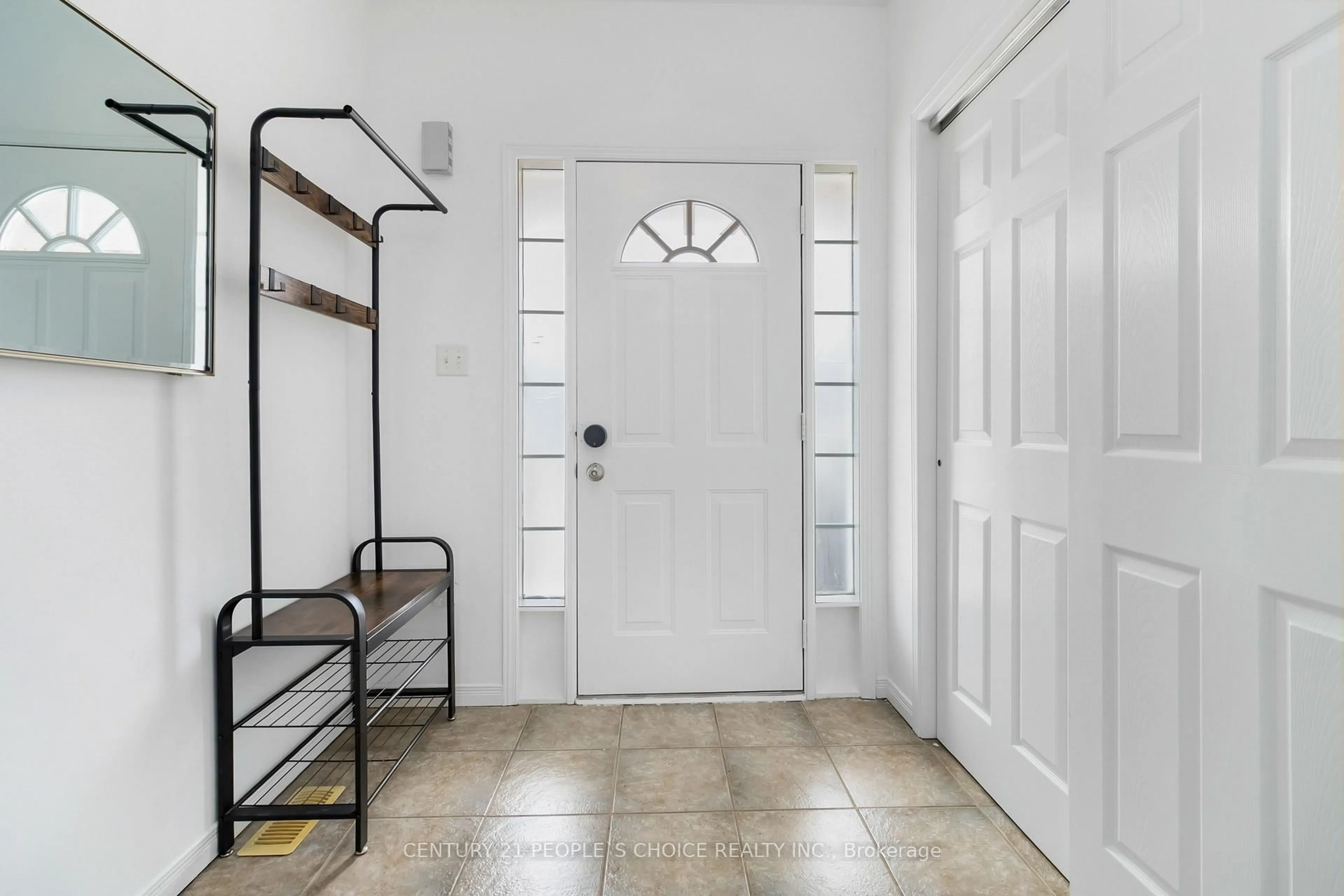 Indoor entryway for 2145 Redstone Cres, Oakville Ontario L6M 5B2